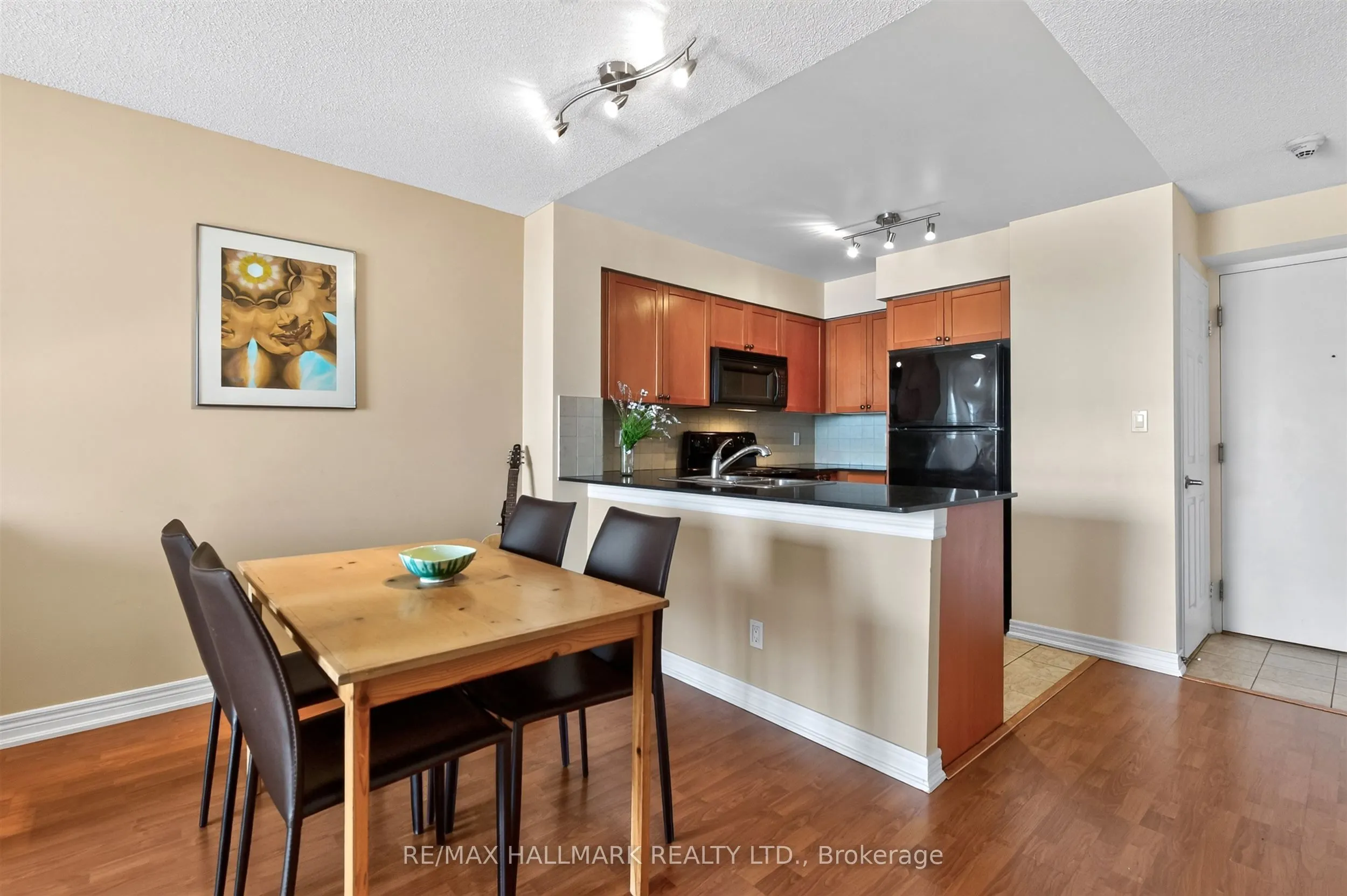 1369 Bloor Street W #806