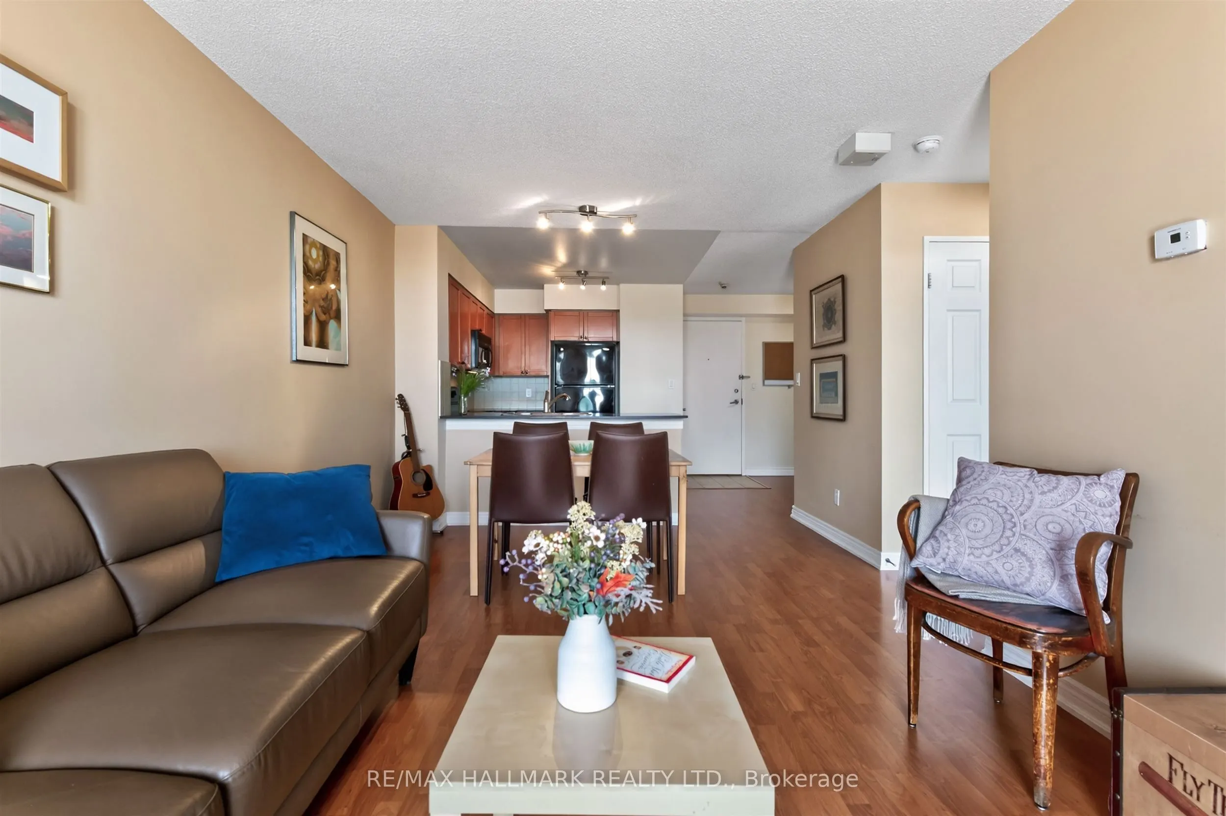 1369 Bloor Street W #806
