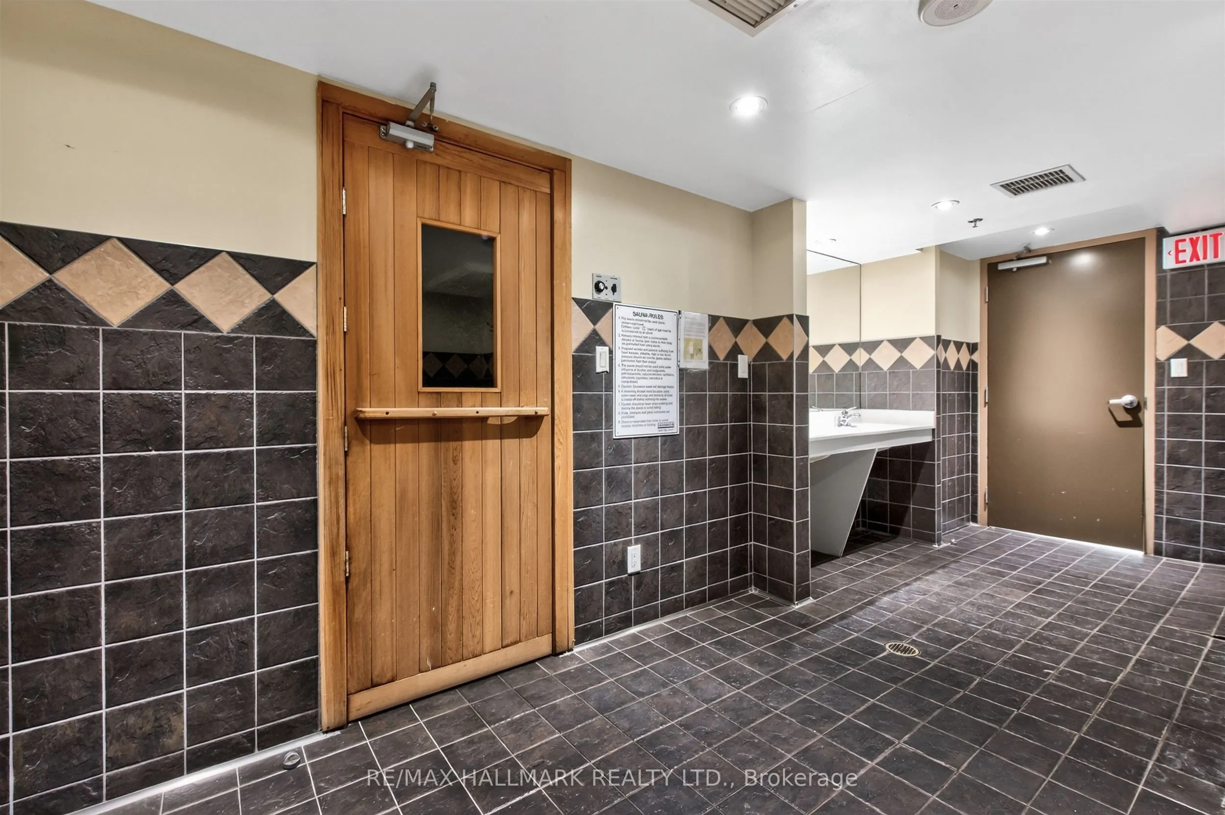 1369 Bloor Street W #806