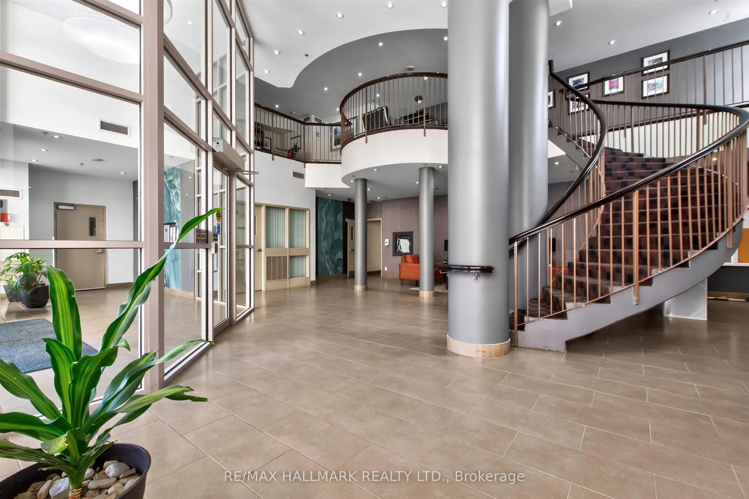 1369 Bloor Street W #806