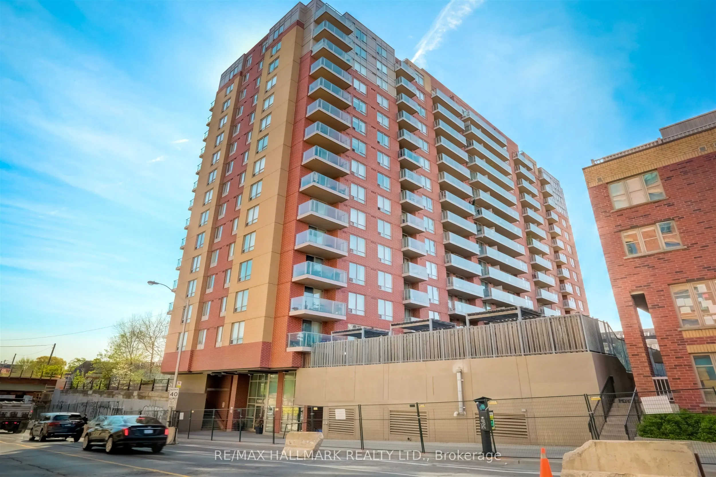 1369 Bloor Street W #806