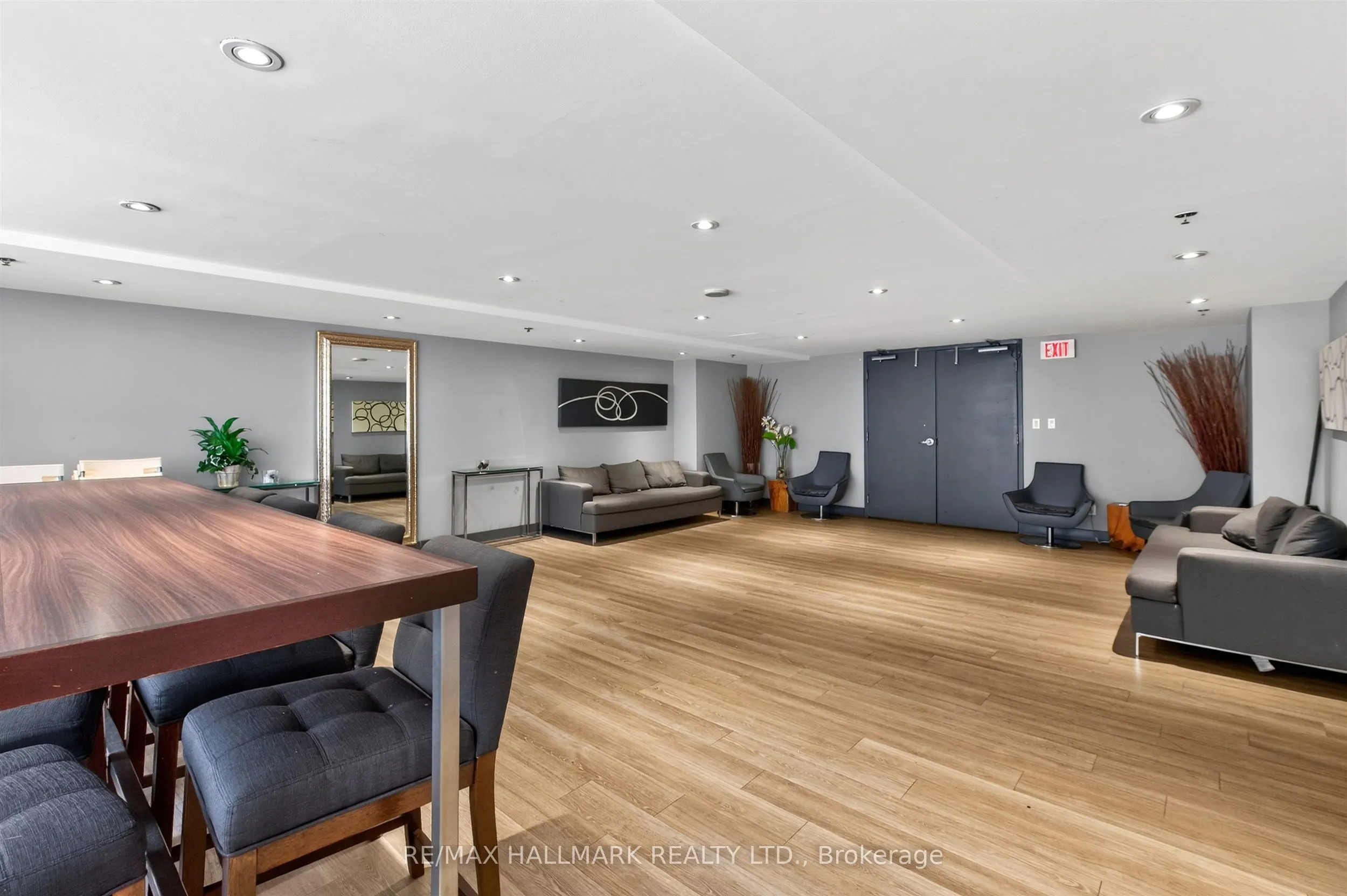 1369 Bloor Street W #806