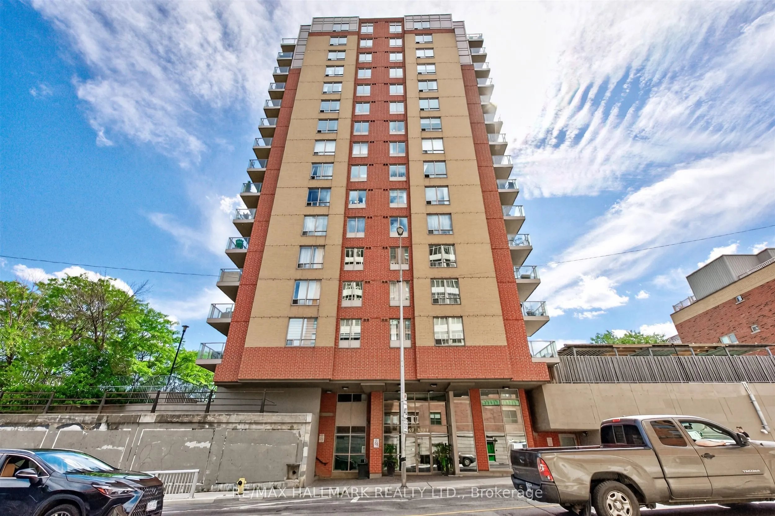 1369 Bloor Street W #806