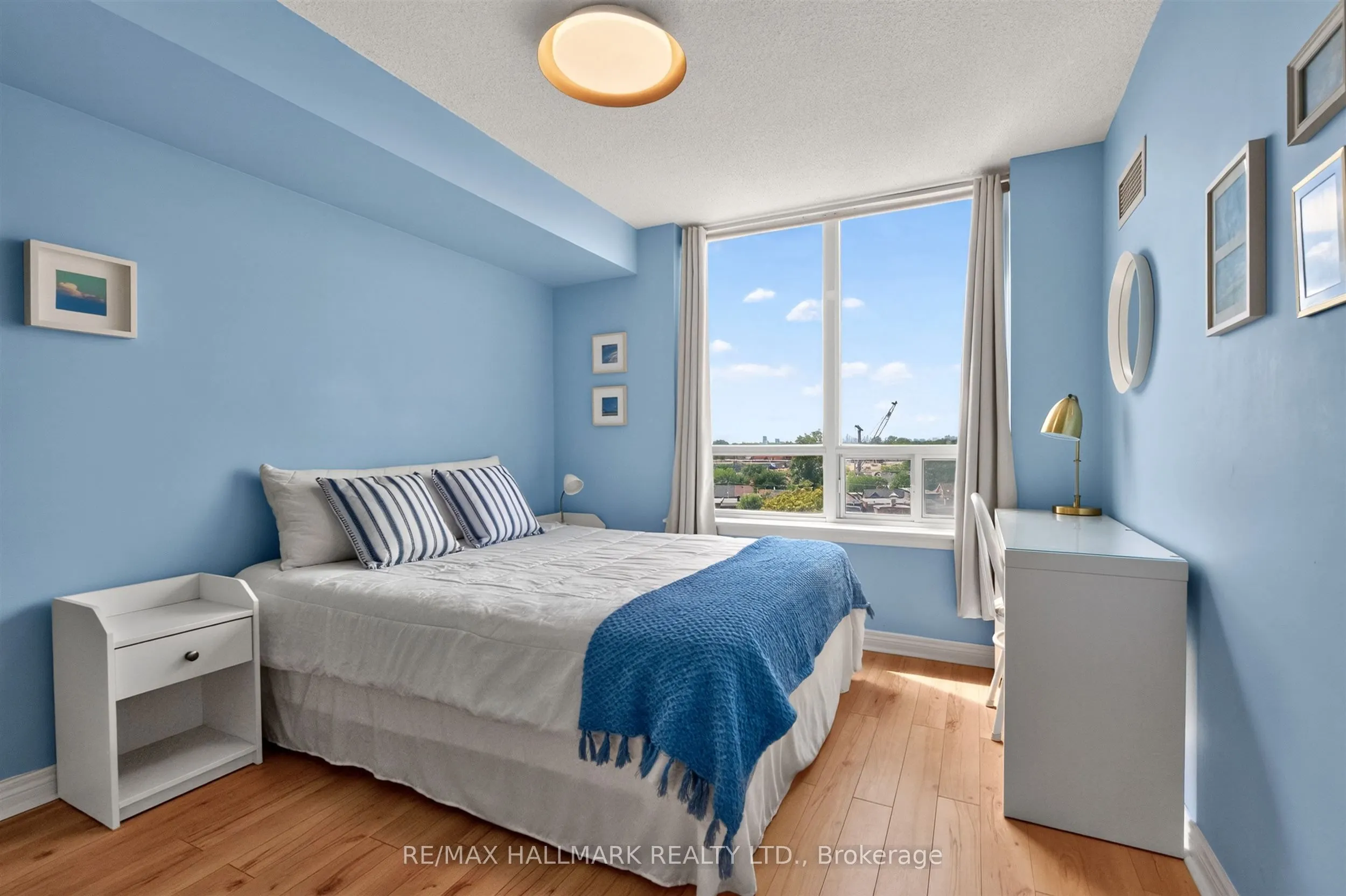 1369 Bloor Street W #806