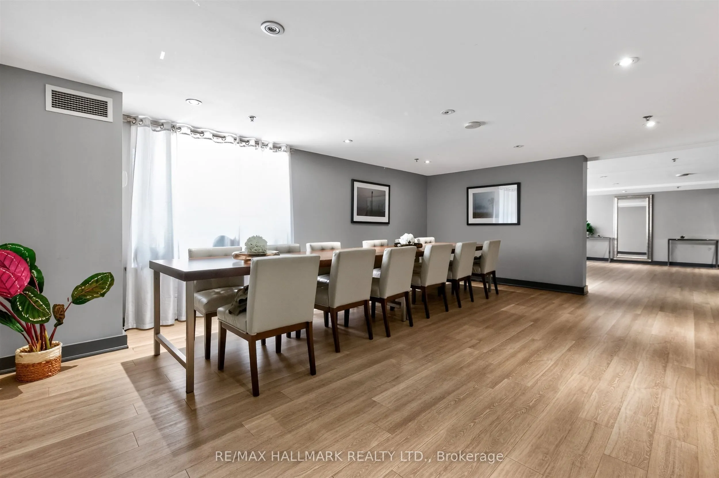 1369 Bloor Street W #806
