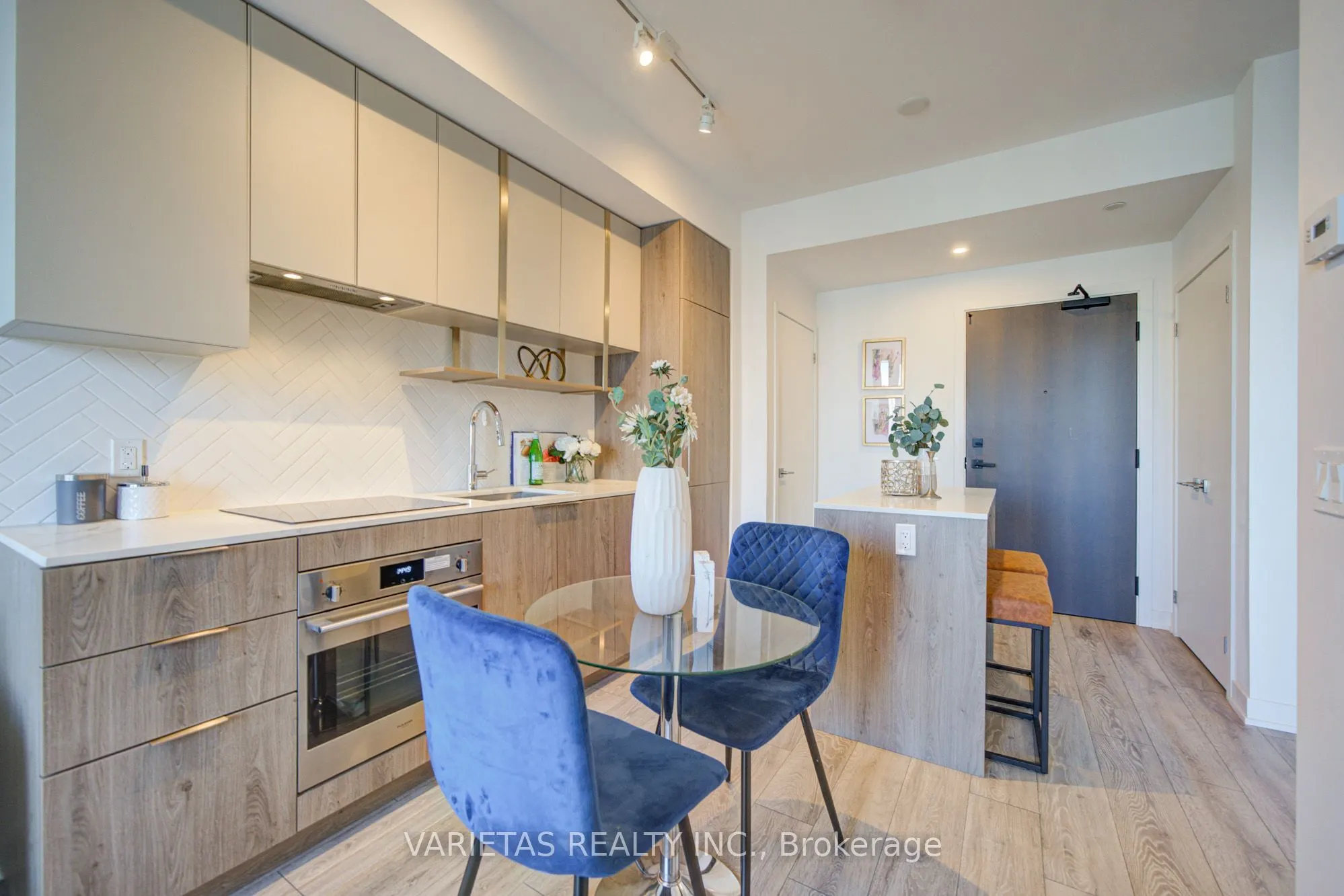 15 Holmes Avenue #1906