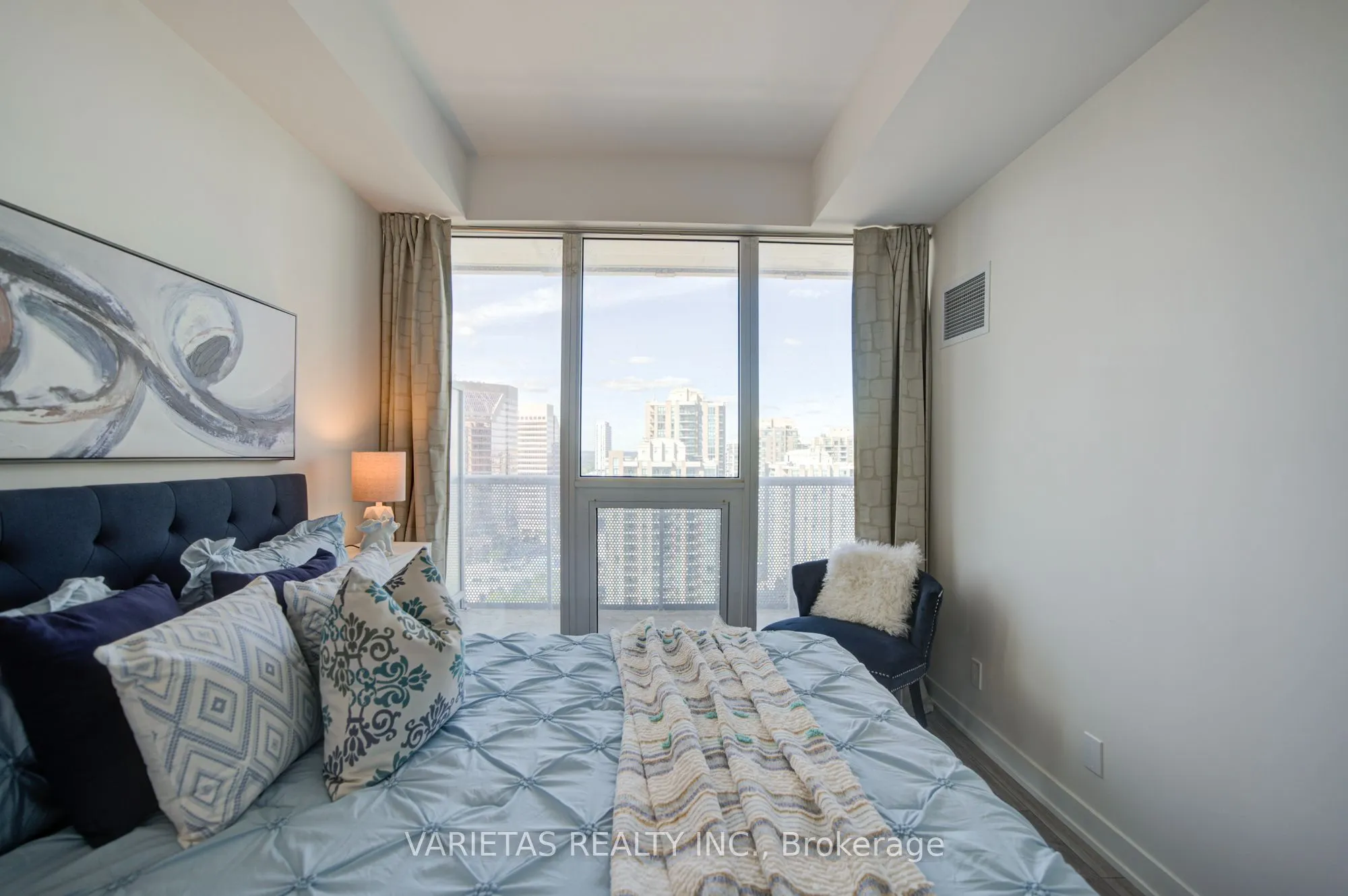 15 Holmes Avenue #1906