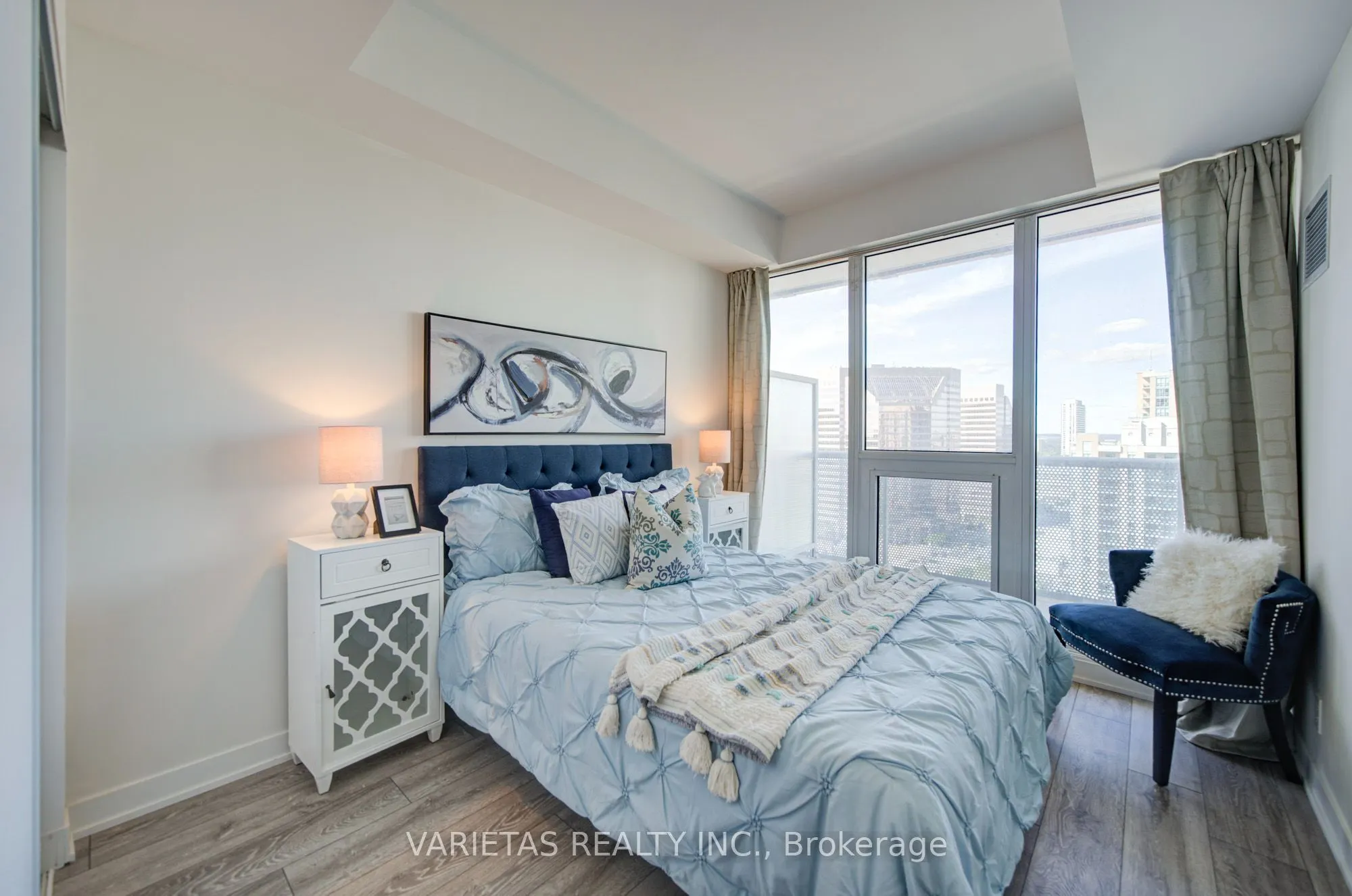 15 Holmes Avenue #1906