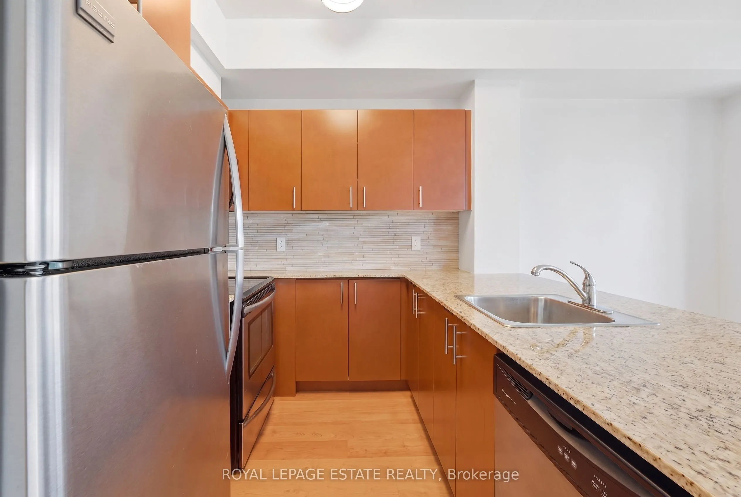 1 Cole Street #504