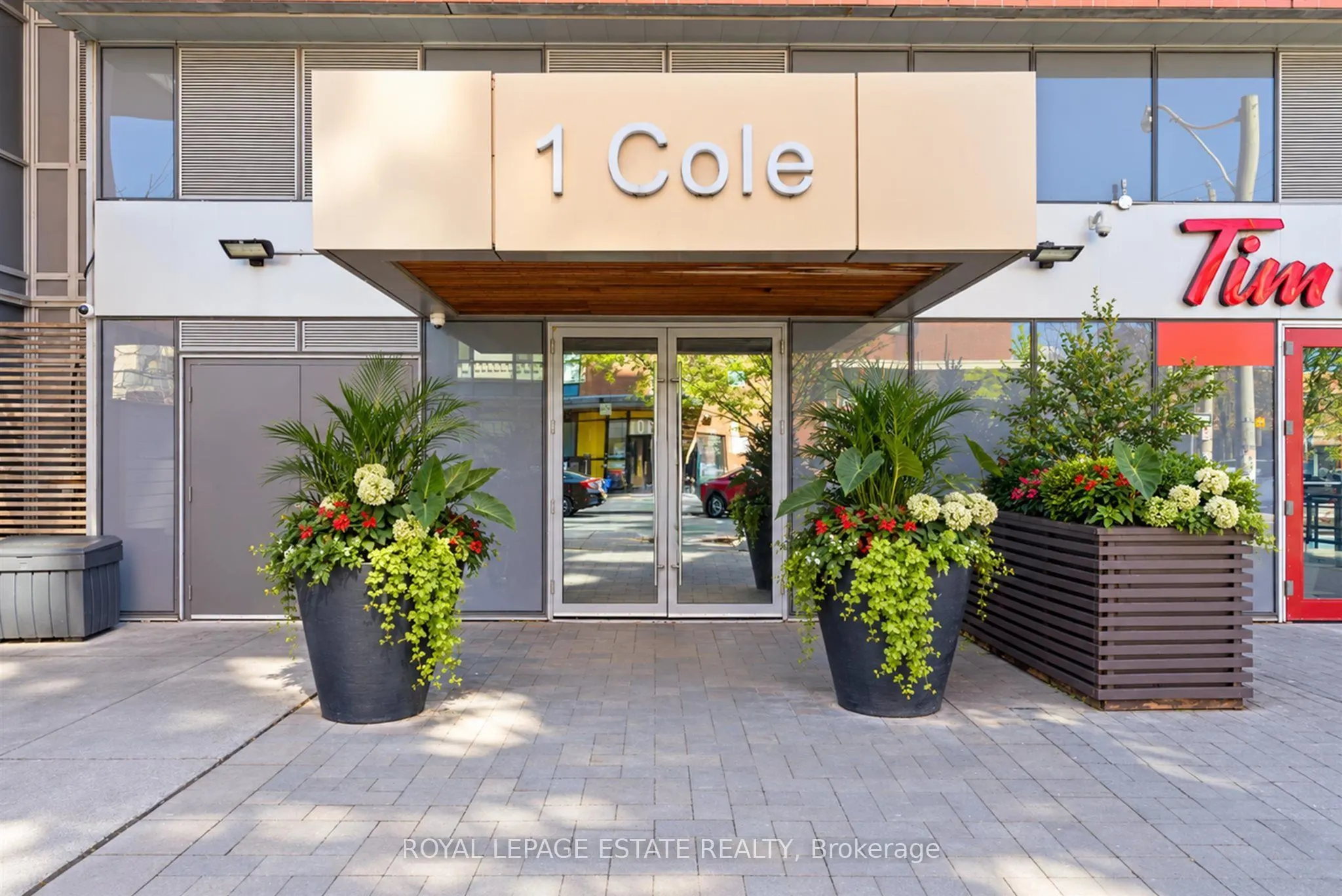 1 Cole Street #504