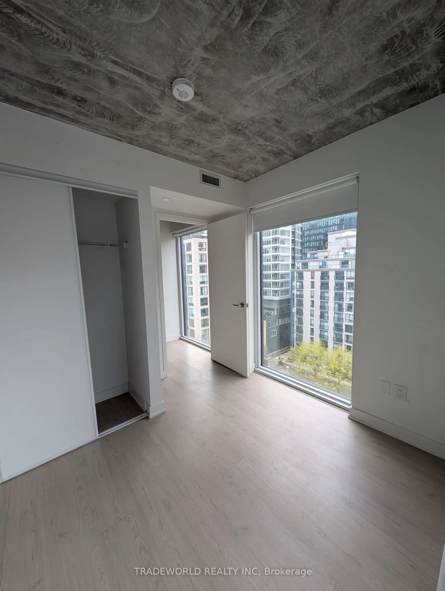 65 Mutual Street #906