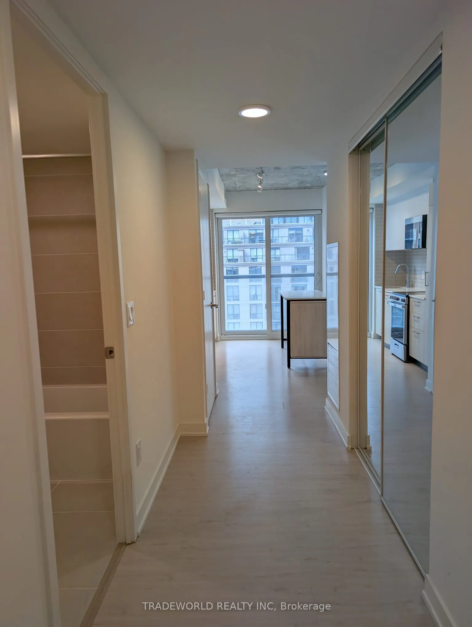 65 Mutual Street #906