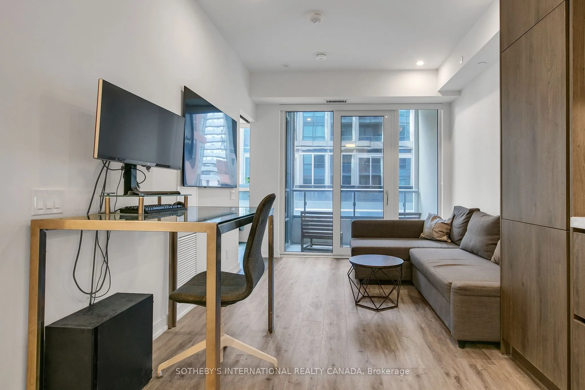 108 Peter Street #611