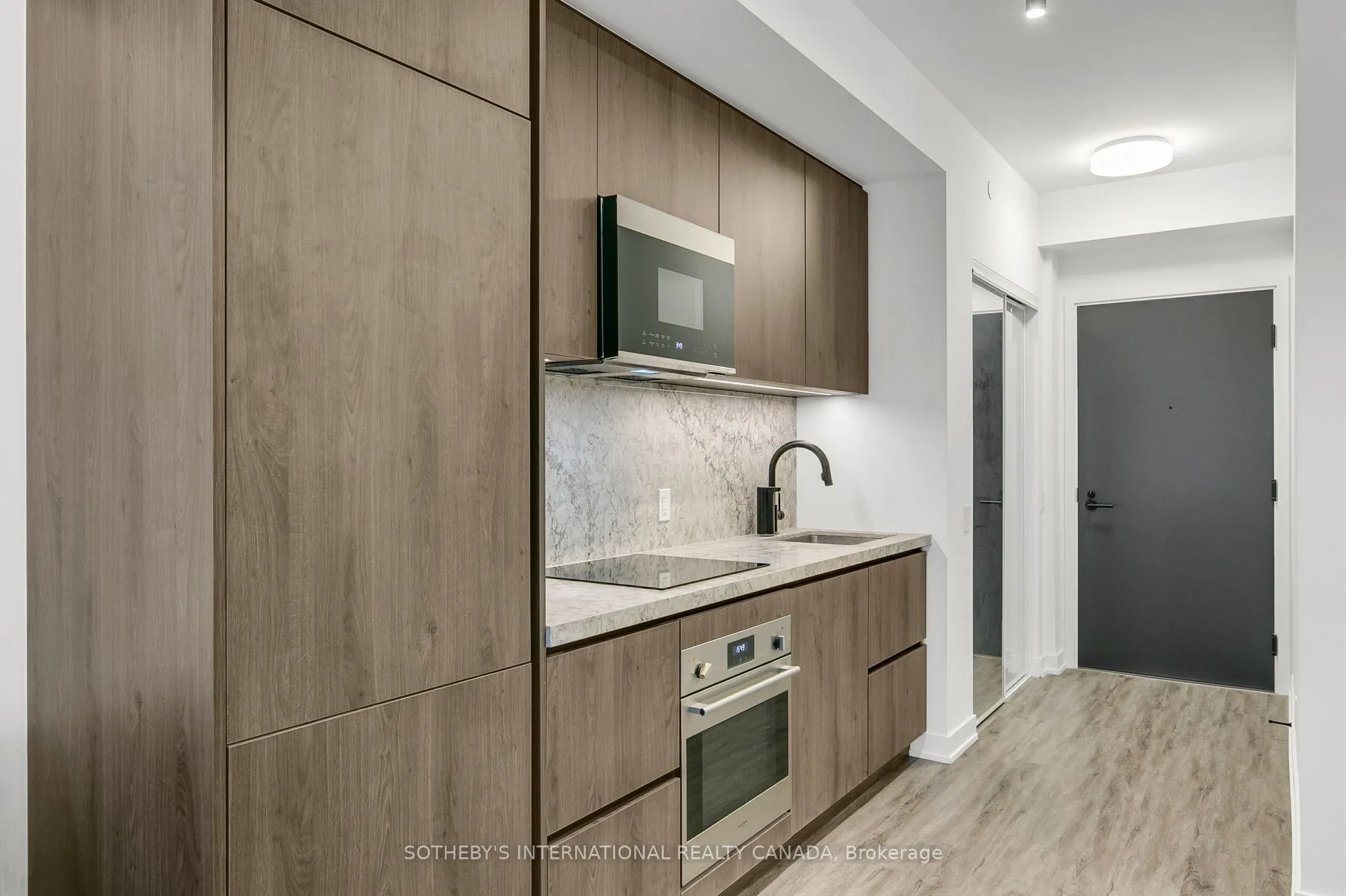 108 Peter Street #611