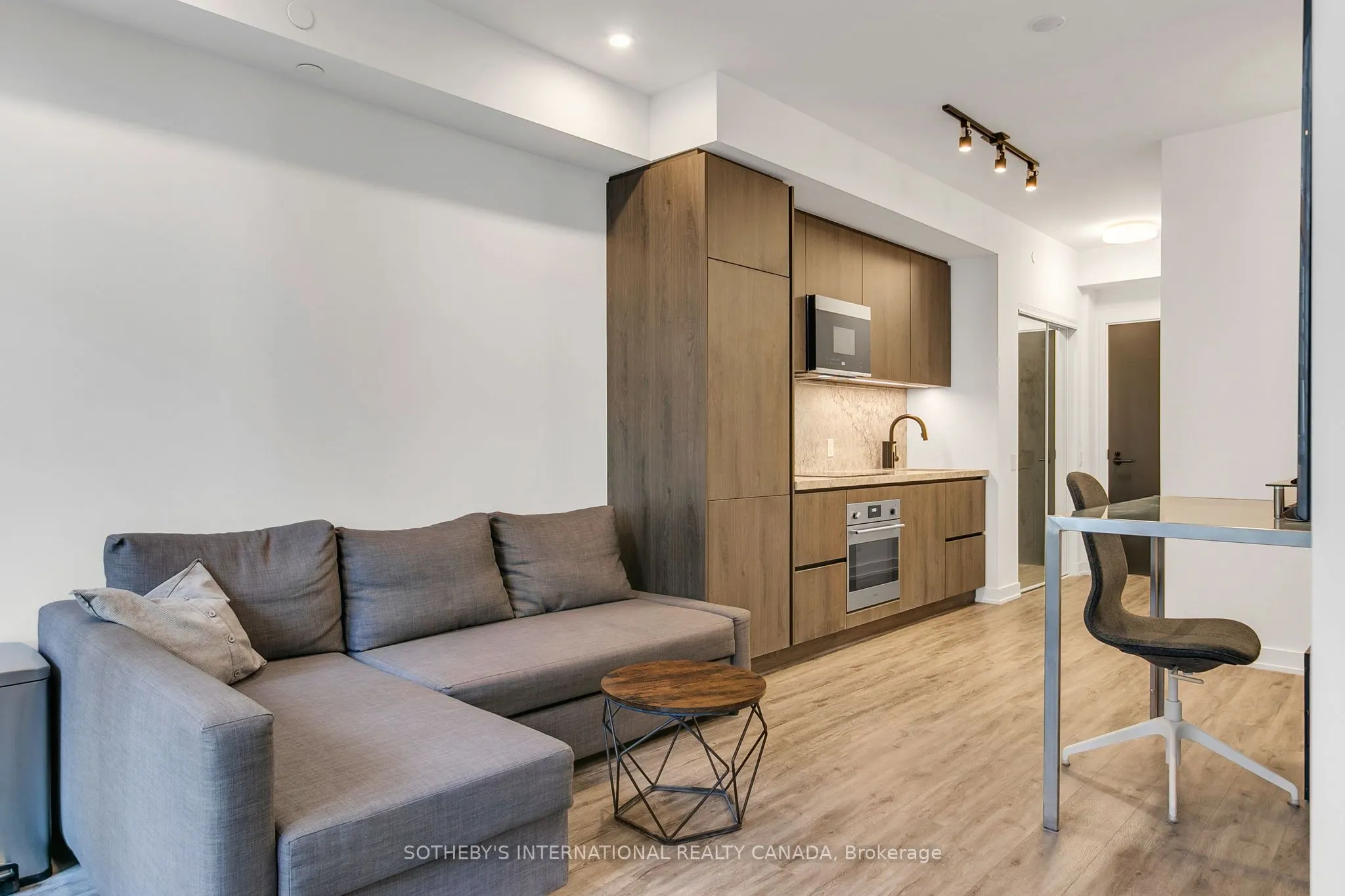 108 Peter Street #611