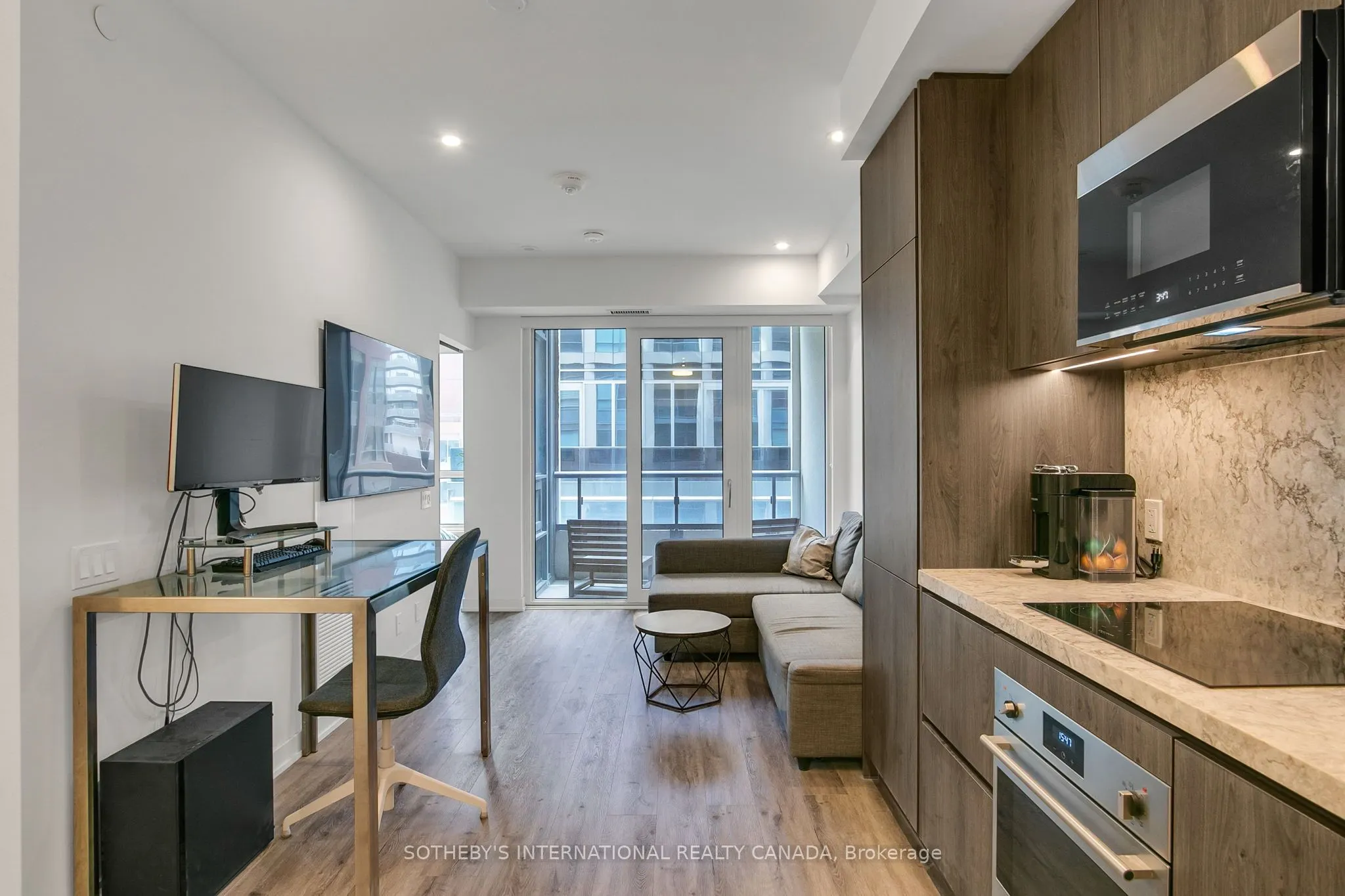 108 Peter Street #611
