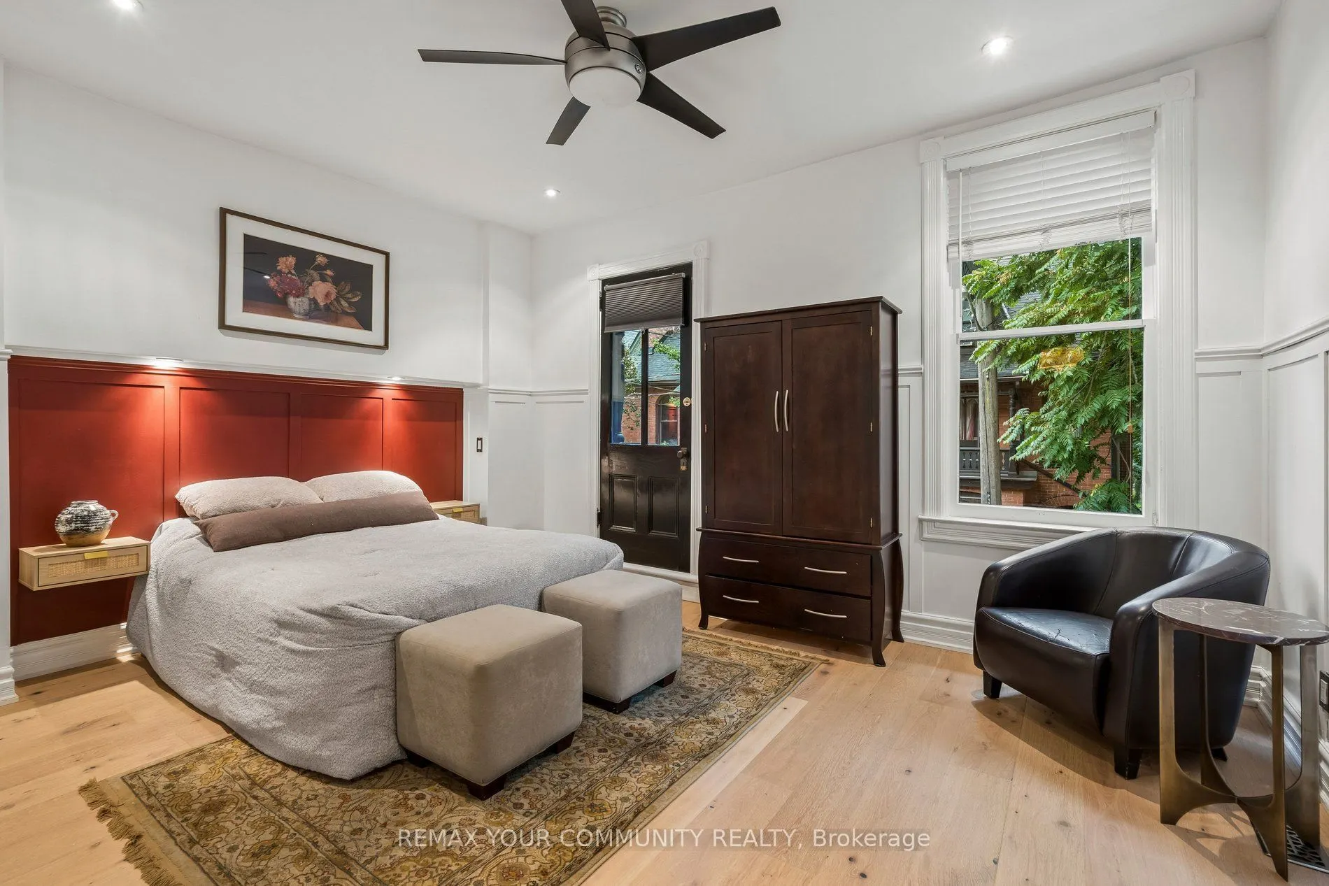 21 Laurier Avenue E