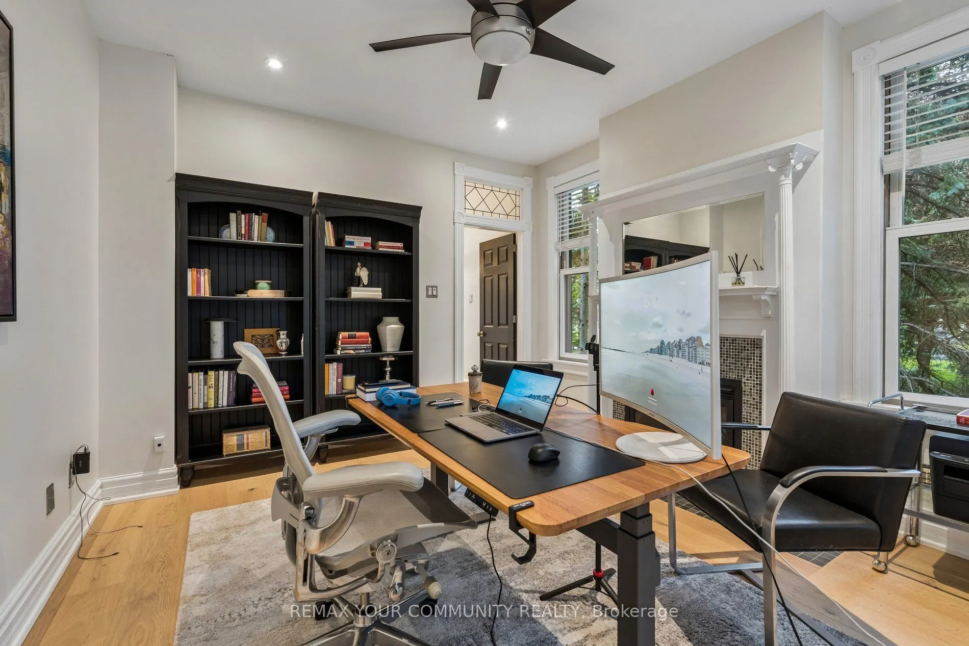 21 Laurier Avenue E