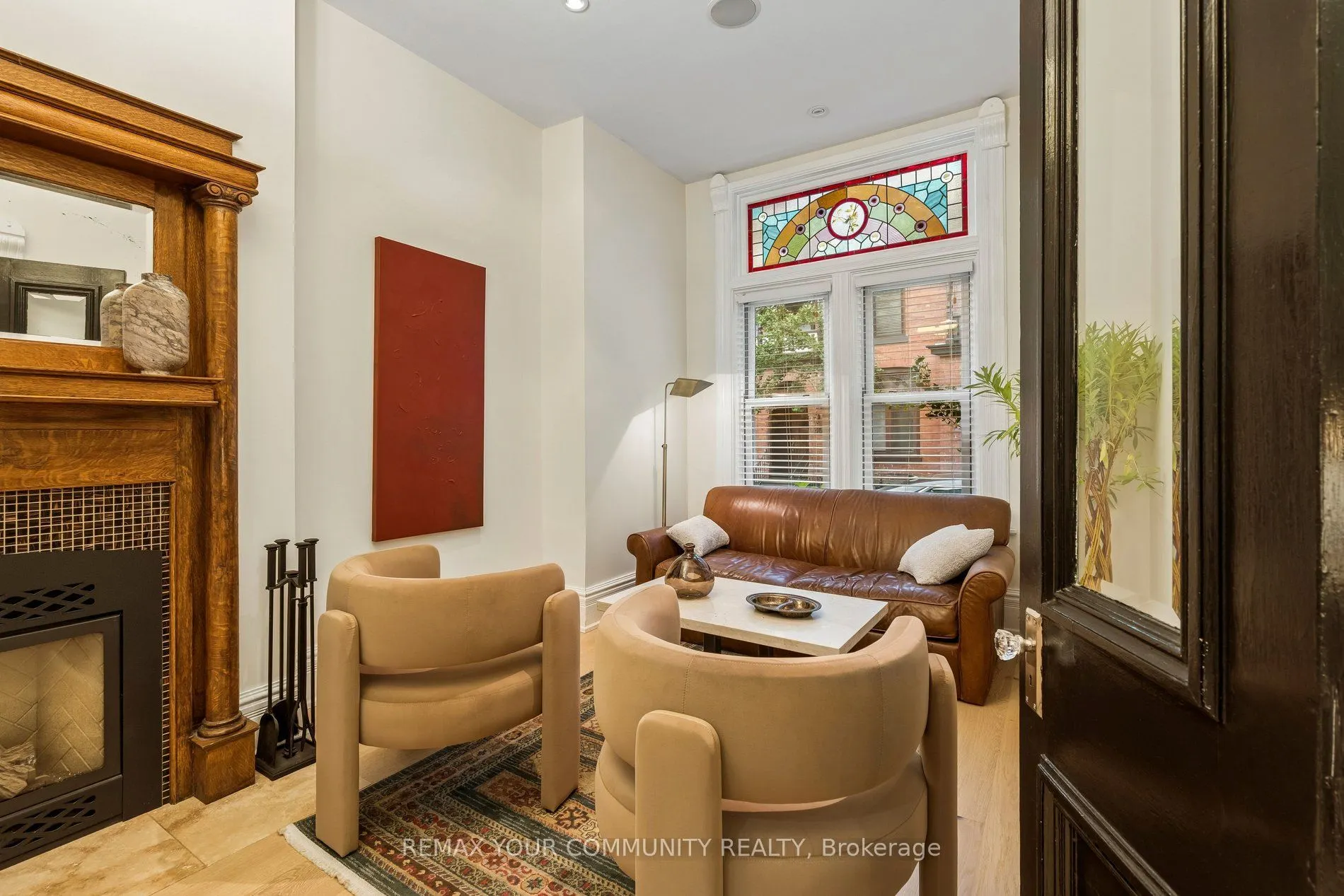 21 Laurier Avenue E