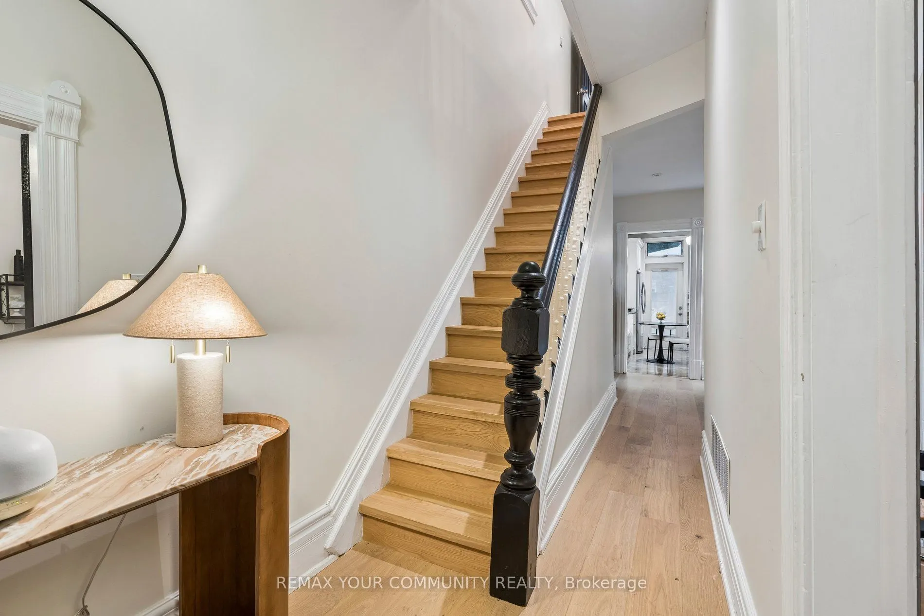 21 Laurier Avenue E