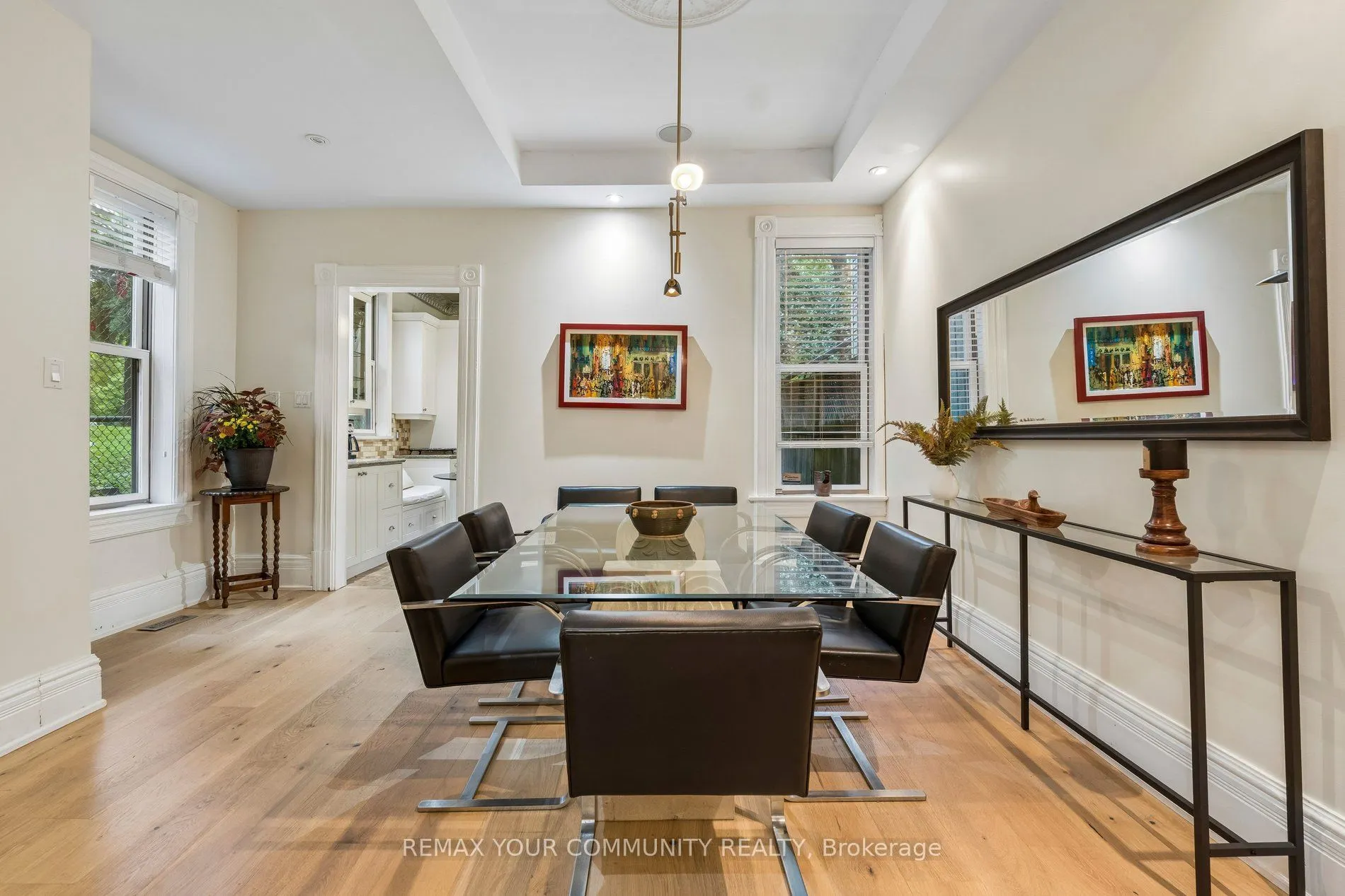 21 Laurier Avenue E