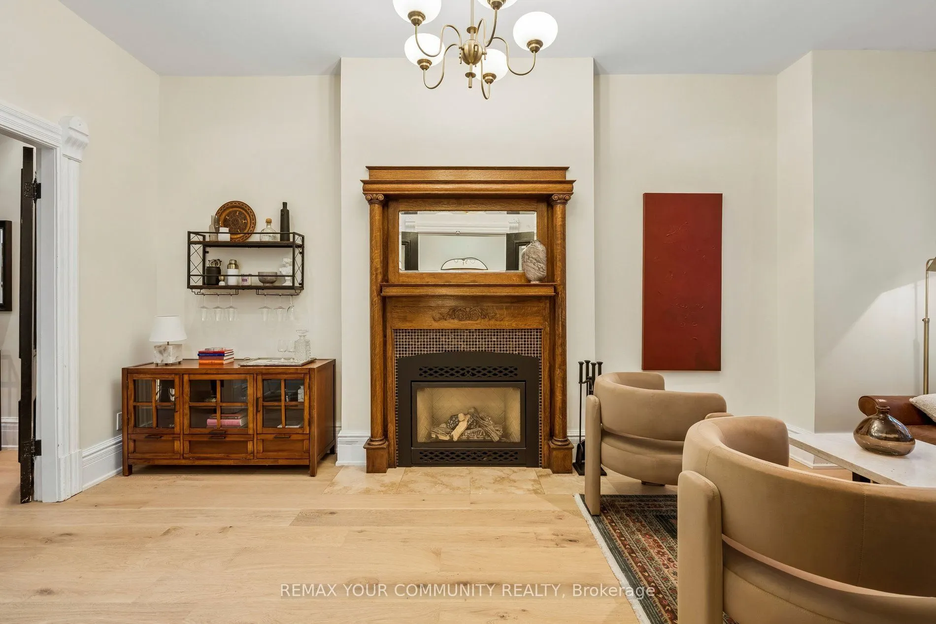 21 Laurier Avenue E