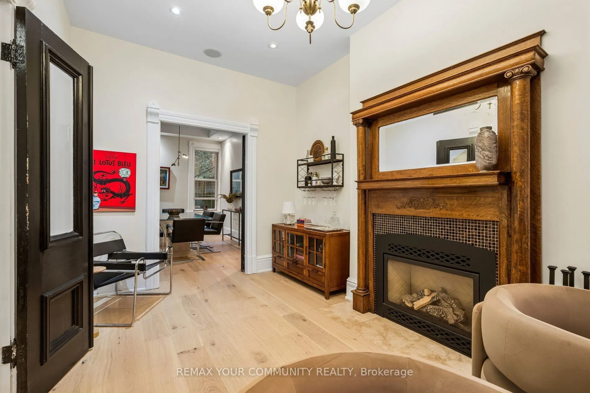 21 Laurier Avenue E