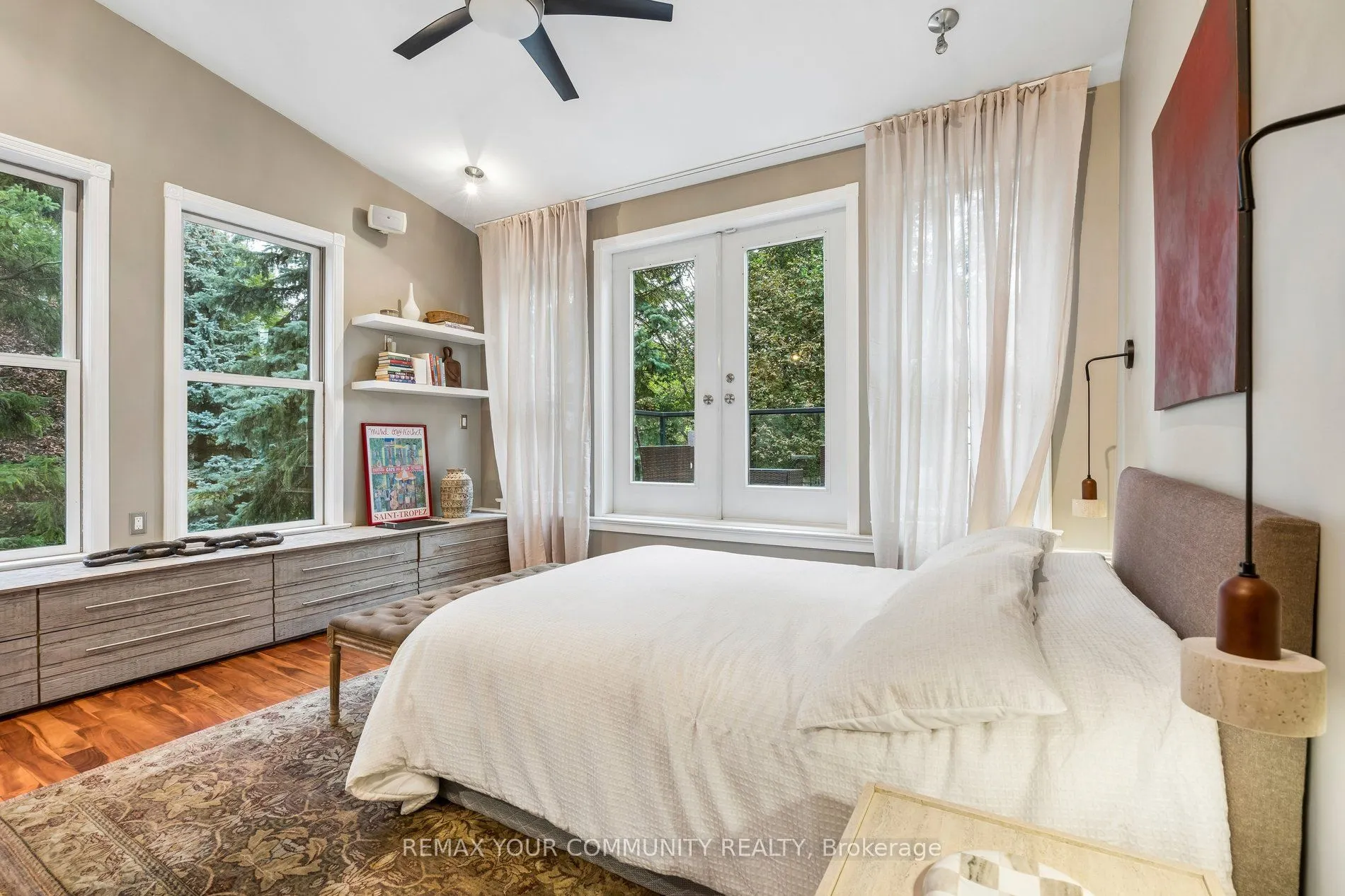 21 Laurier Avenue E
