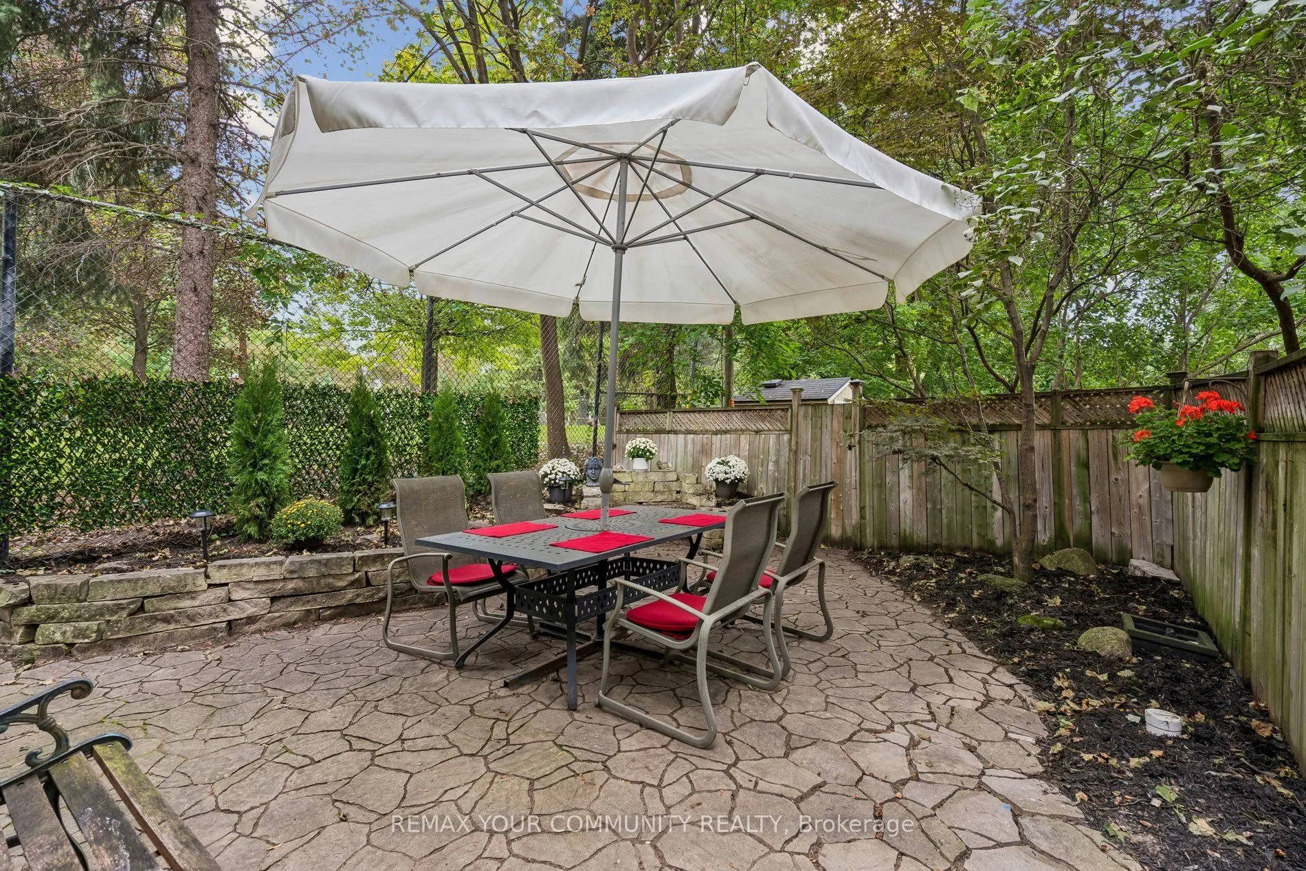 21 Laurier Avenue E