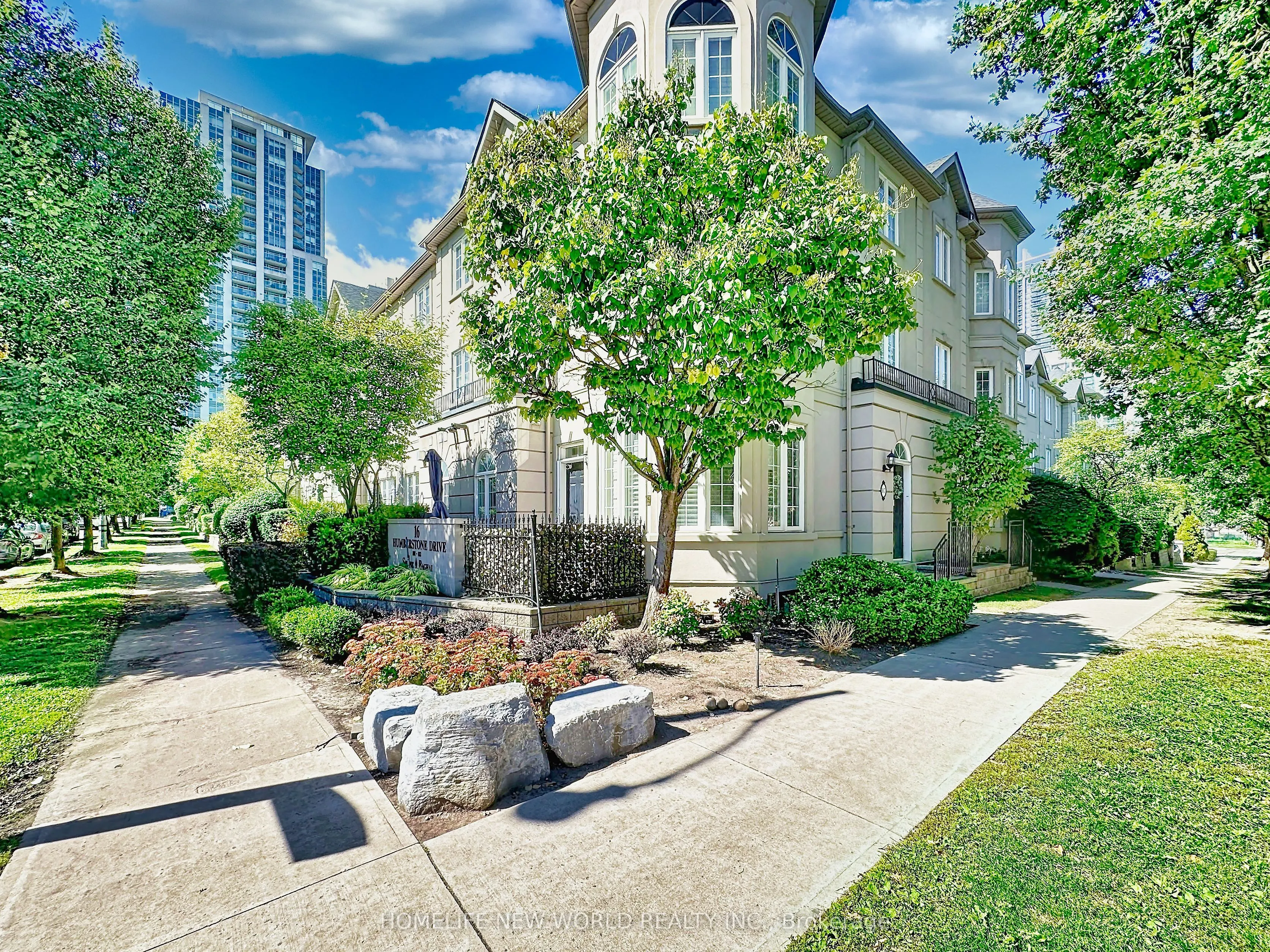 16 Humberstone Drive #102