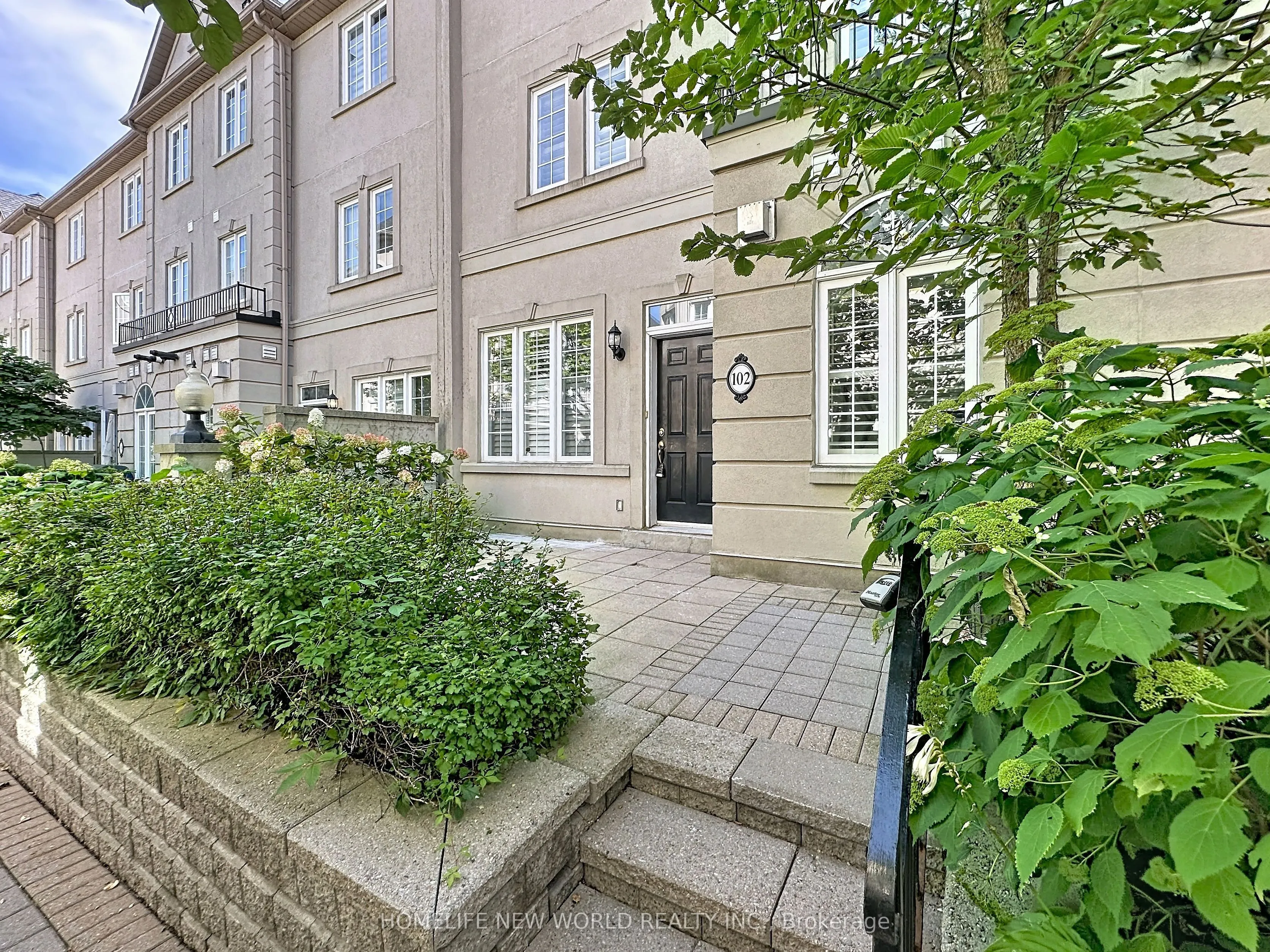 16 Humberstone Drive #102