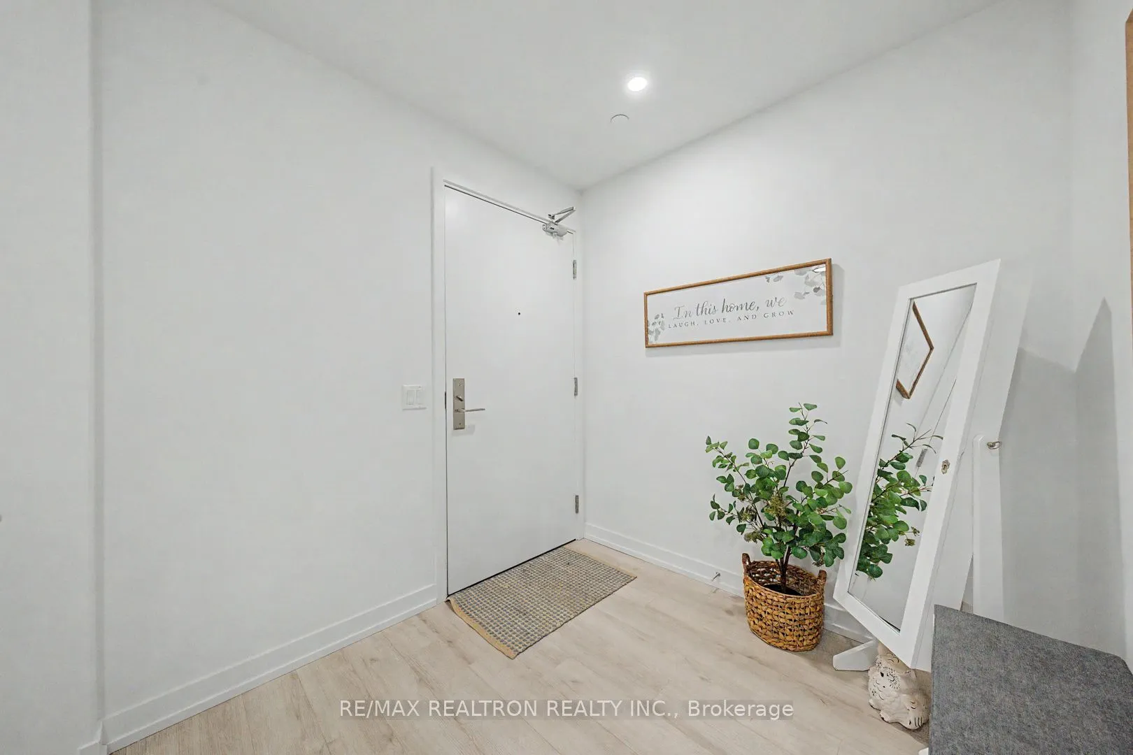 33 Helendale Avenue #102