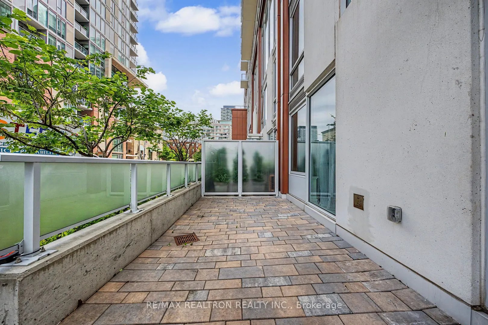 33 Helendale Avenue #102