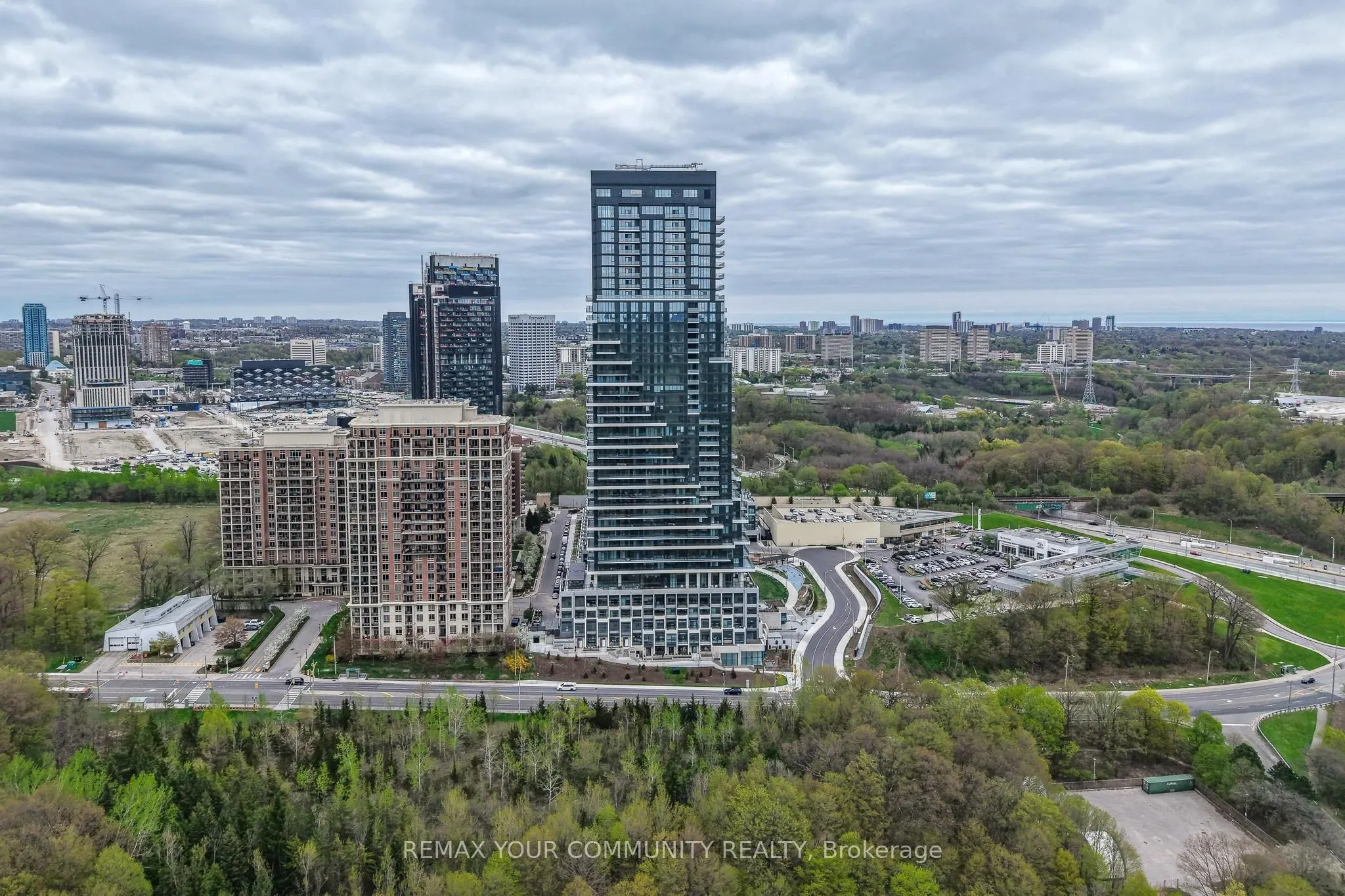 10 Inn On The Park Drive #110