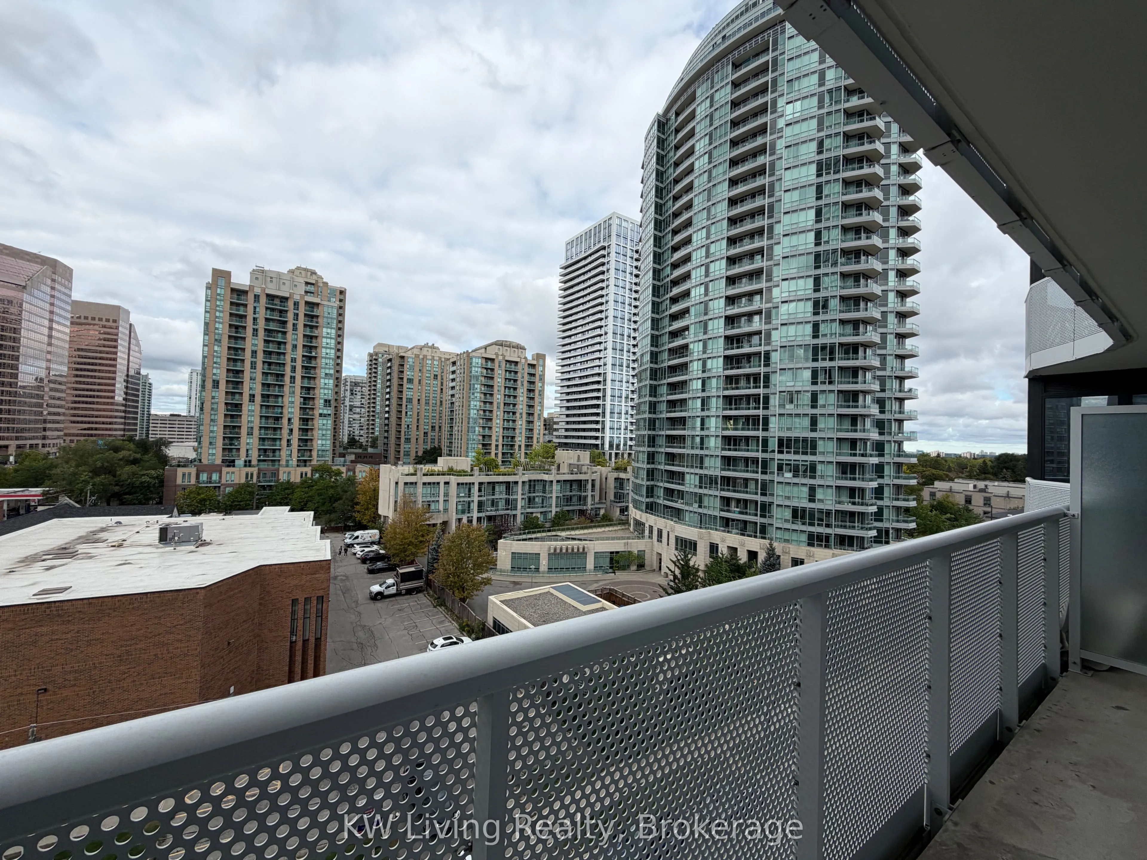 15 Holmes Avenue #706
