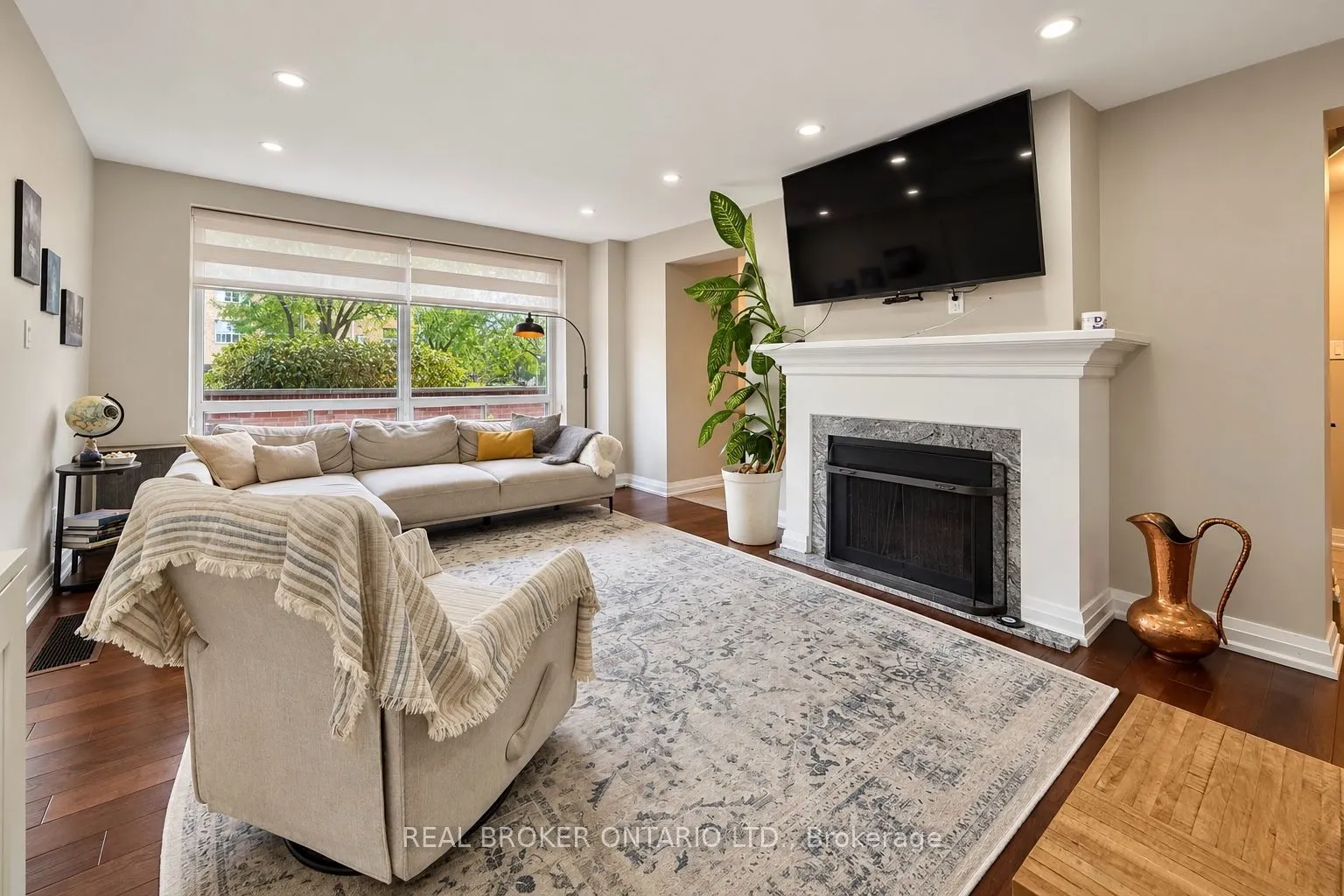 69 Upper Canada Drive #3