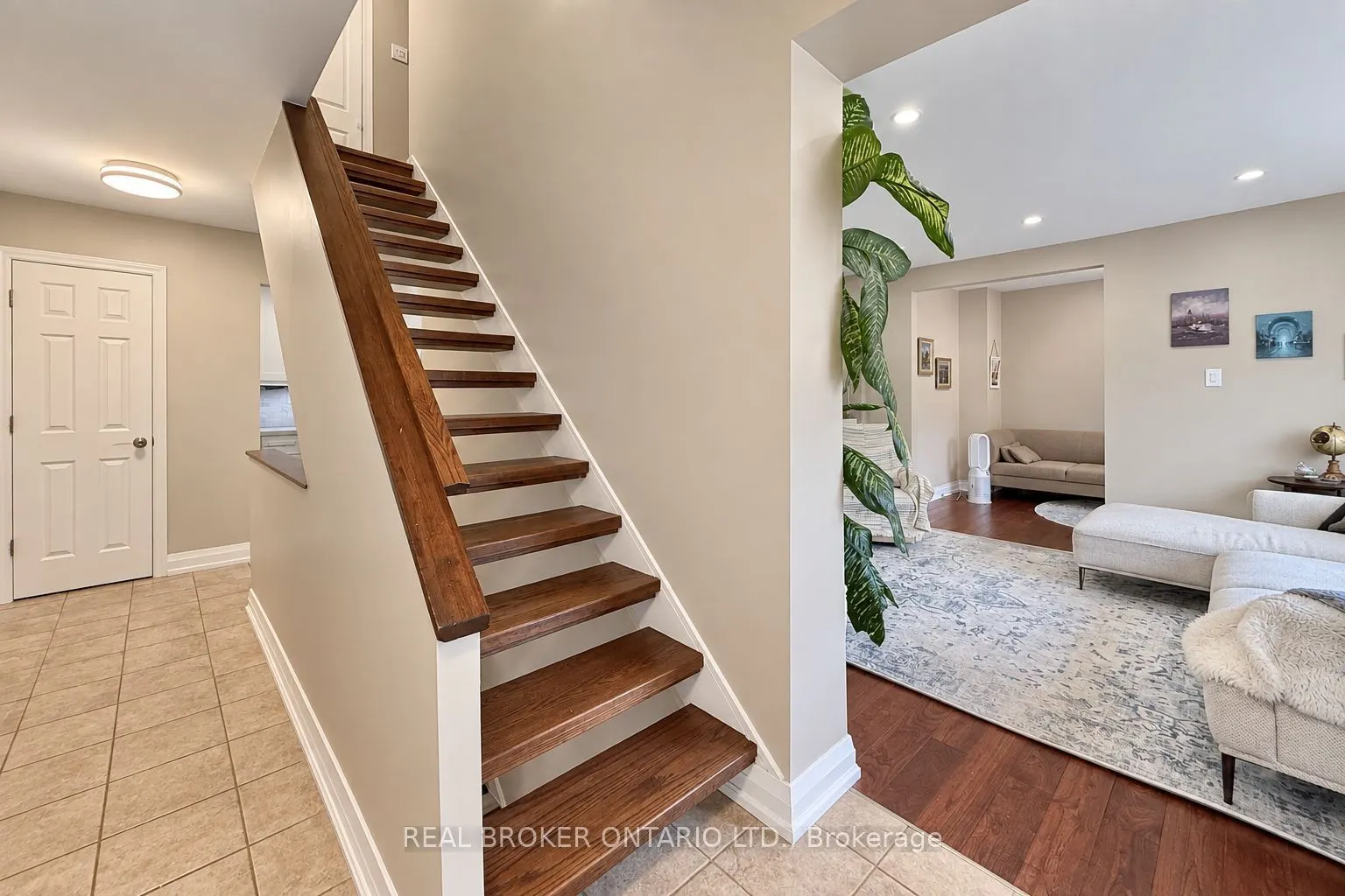 69 Upper Canada Drive #3