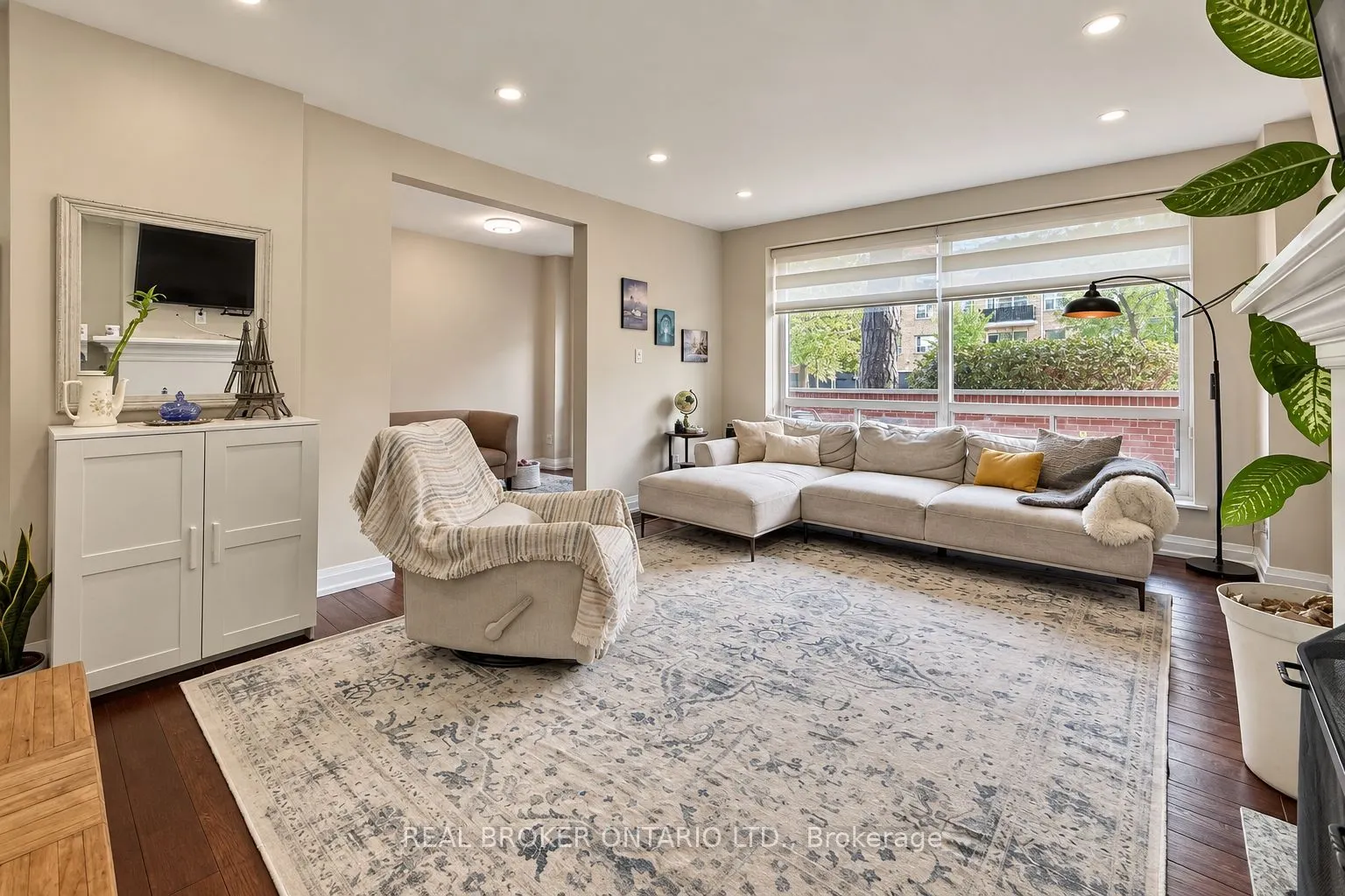 69 Upper Canada Drive #3