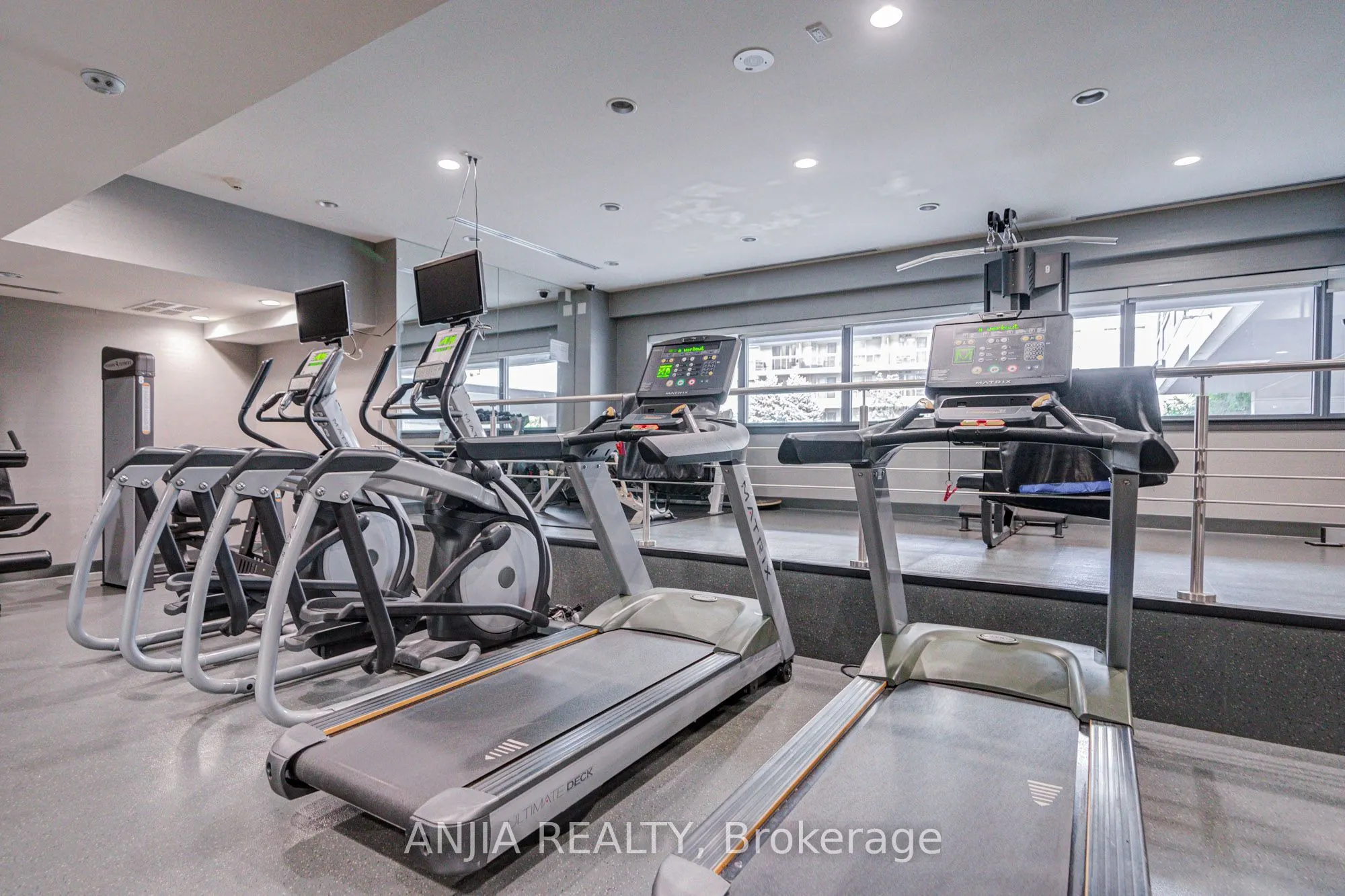 17 Kenaston Gardens #510