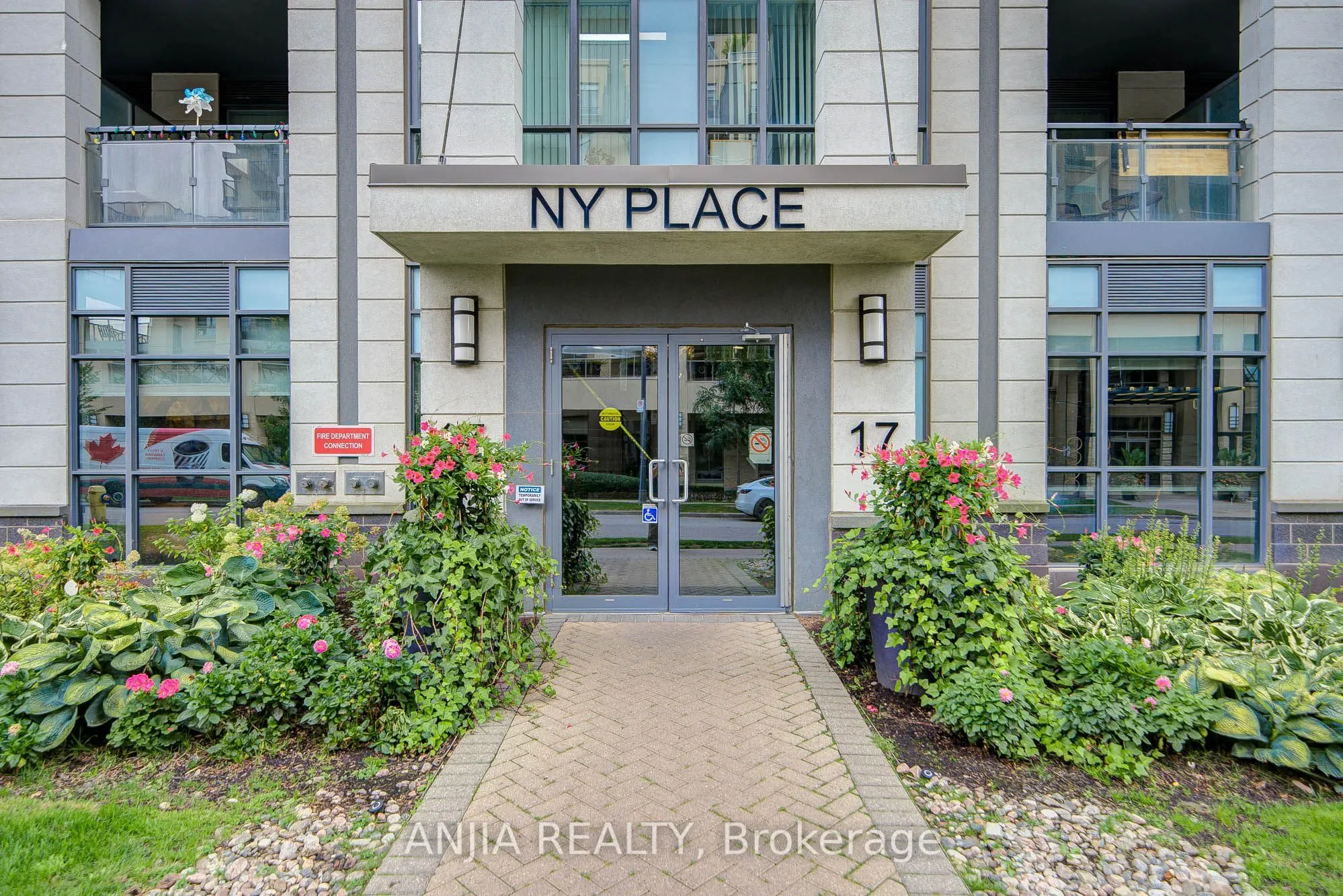 17 Kenaston Gardens #510