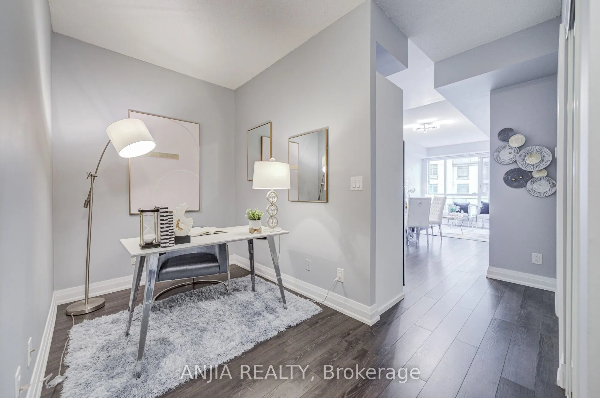 17 Kenaston Gardens #510