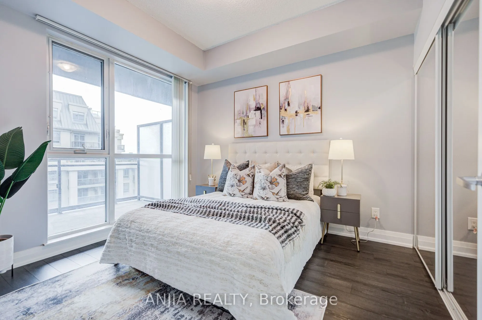 17 Kenaston Gardens #510
