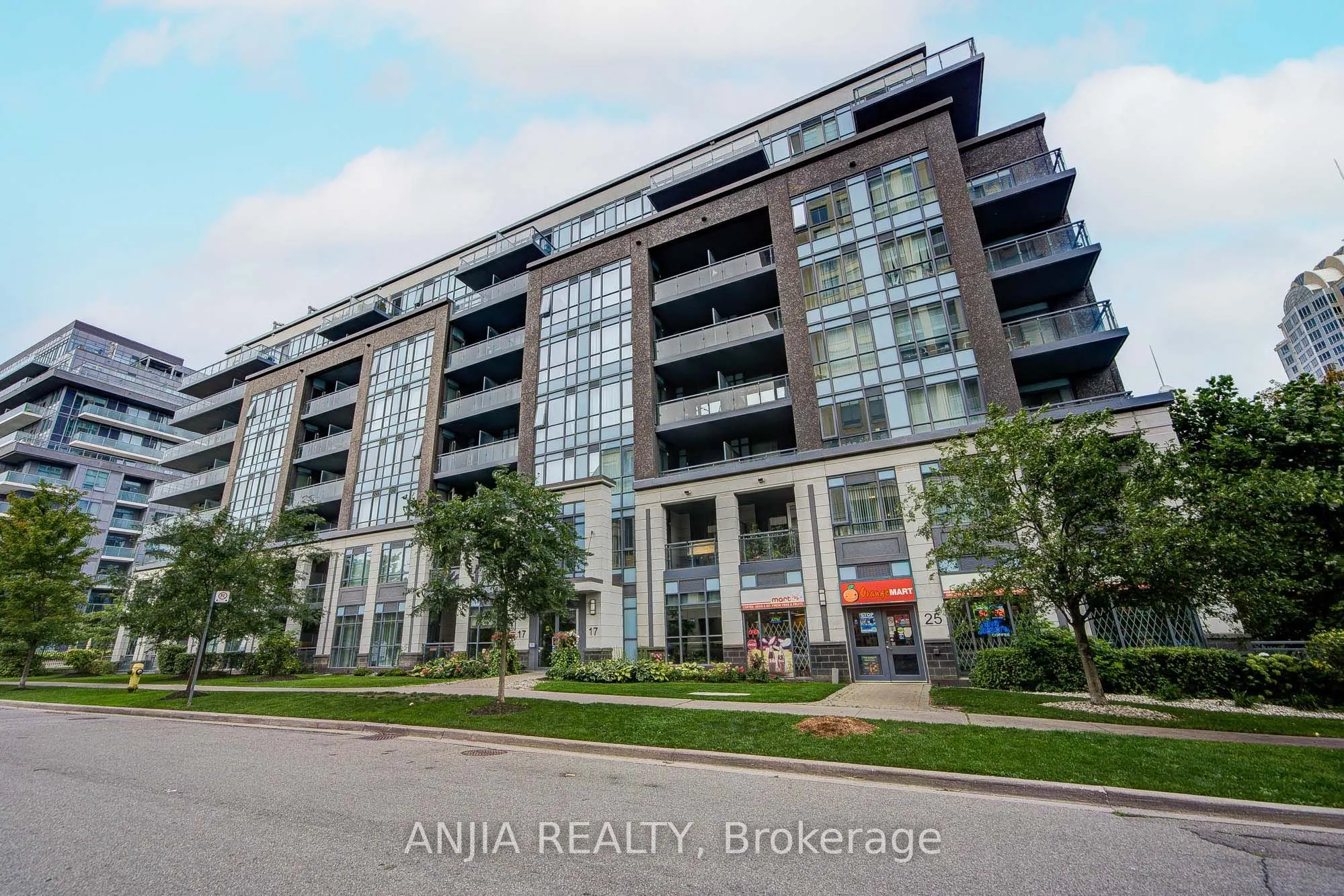 17 Kenaston Gardens #510