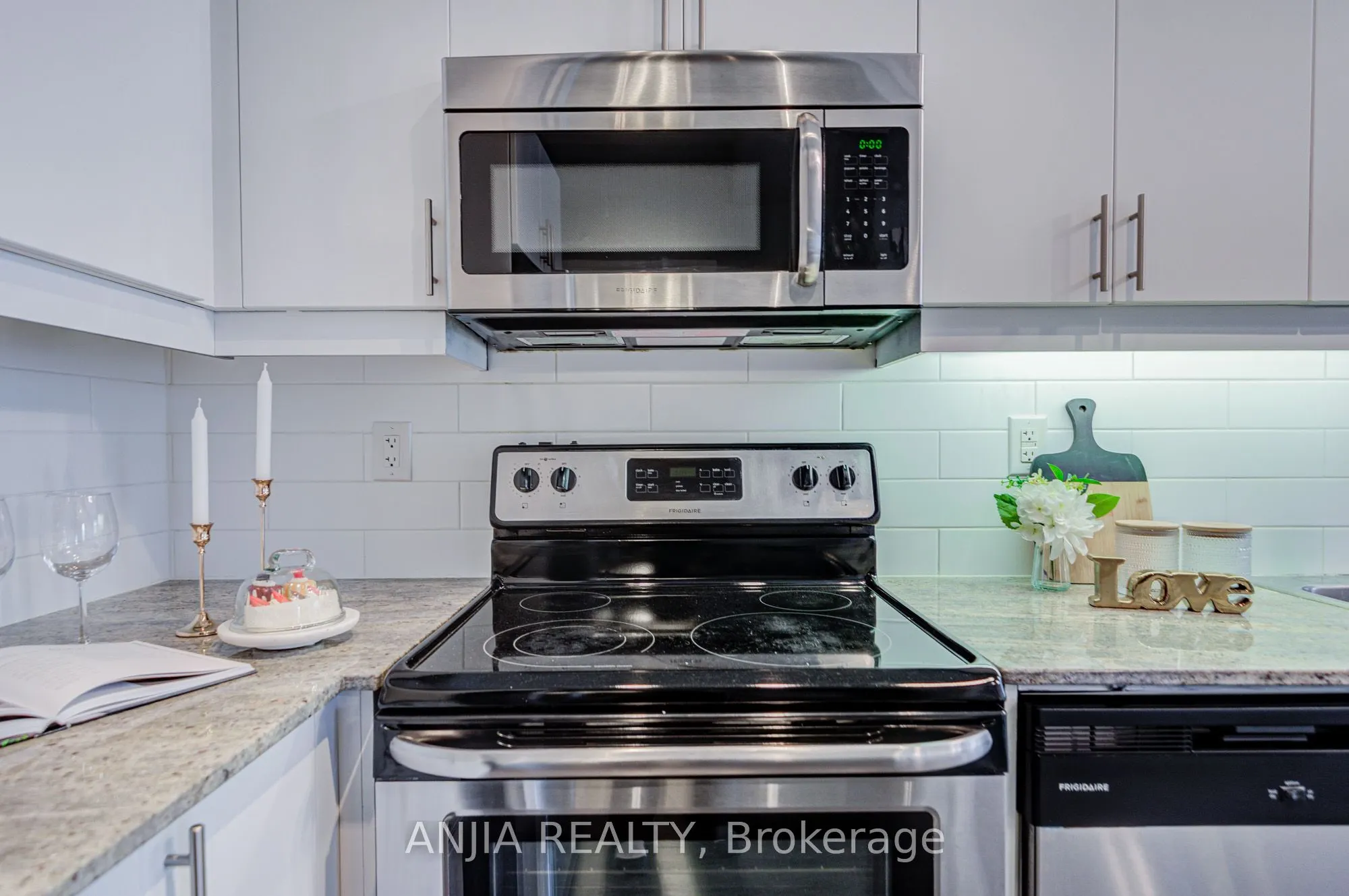 17 Kenaston Gardens #510