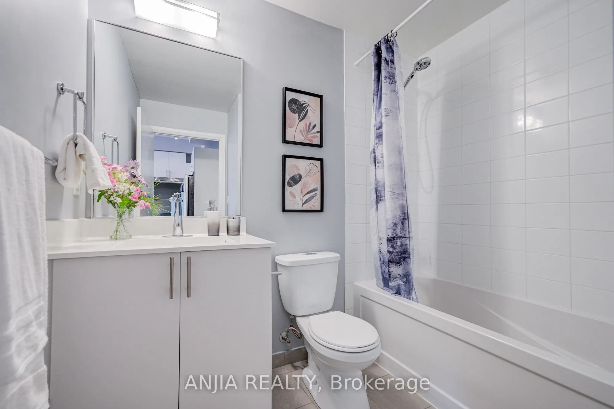 17 Kenaston Gardens #510