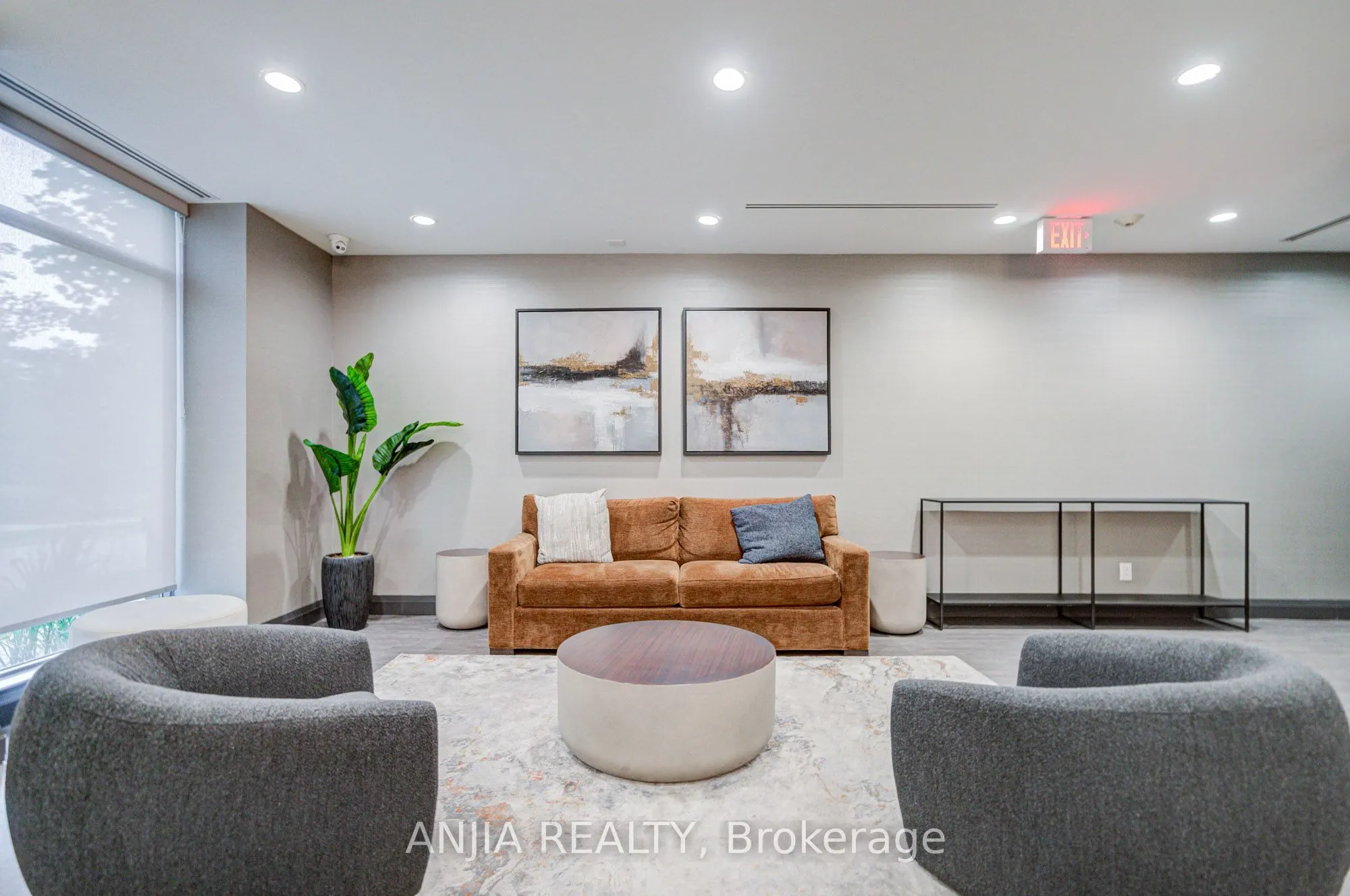 17 Kenaston Gardens #510
