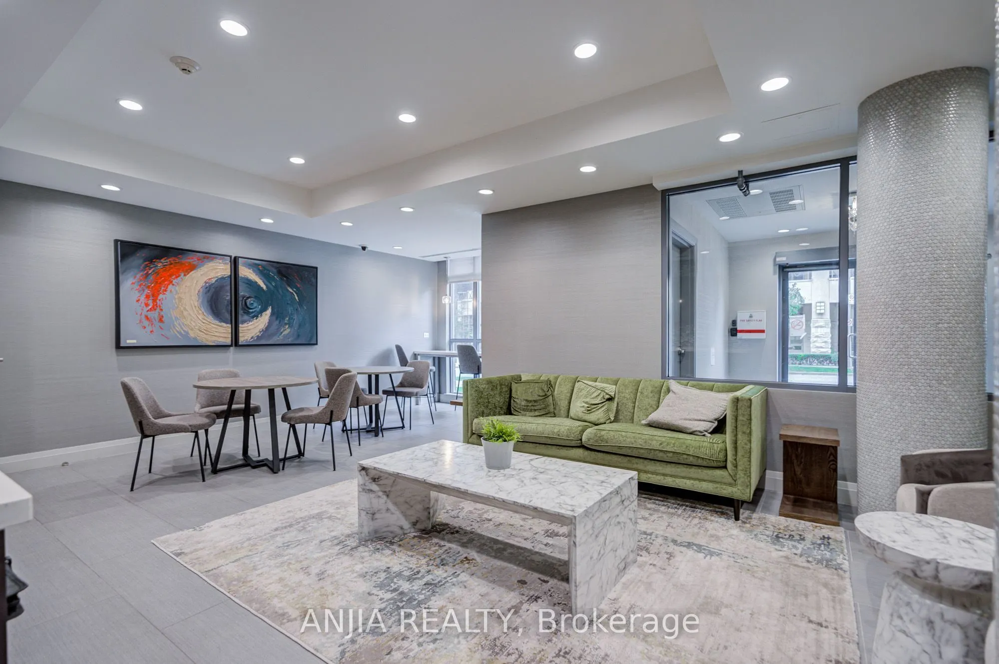 17 Kenaston Gardens #510