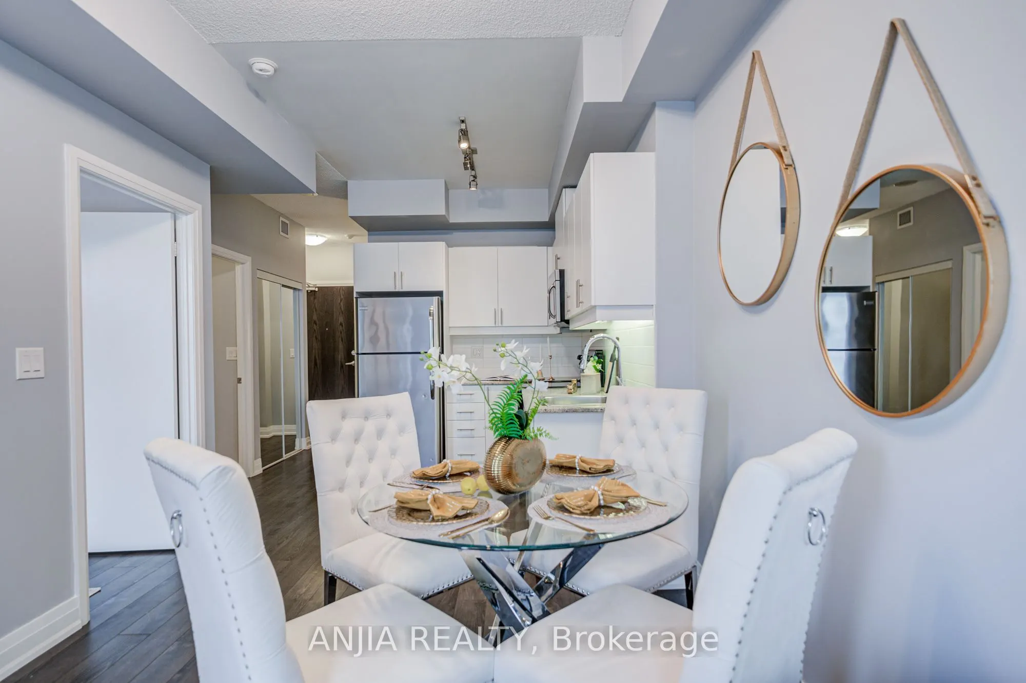 17 Kenaston Gardens #510