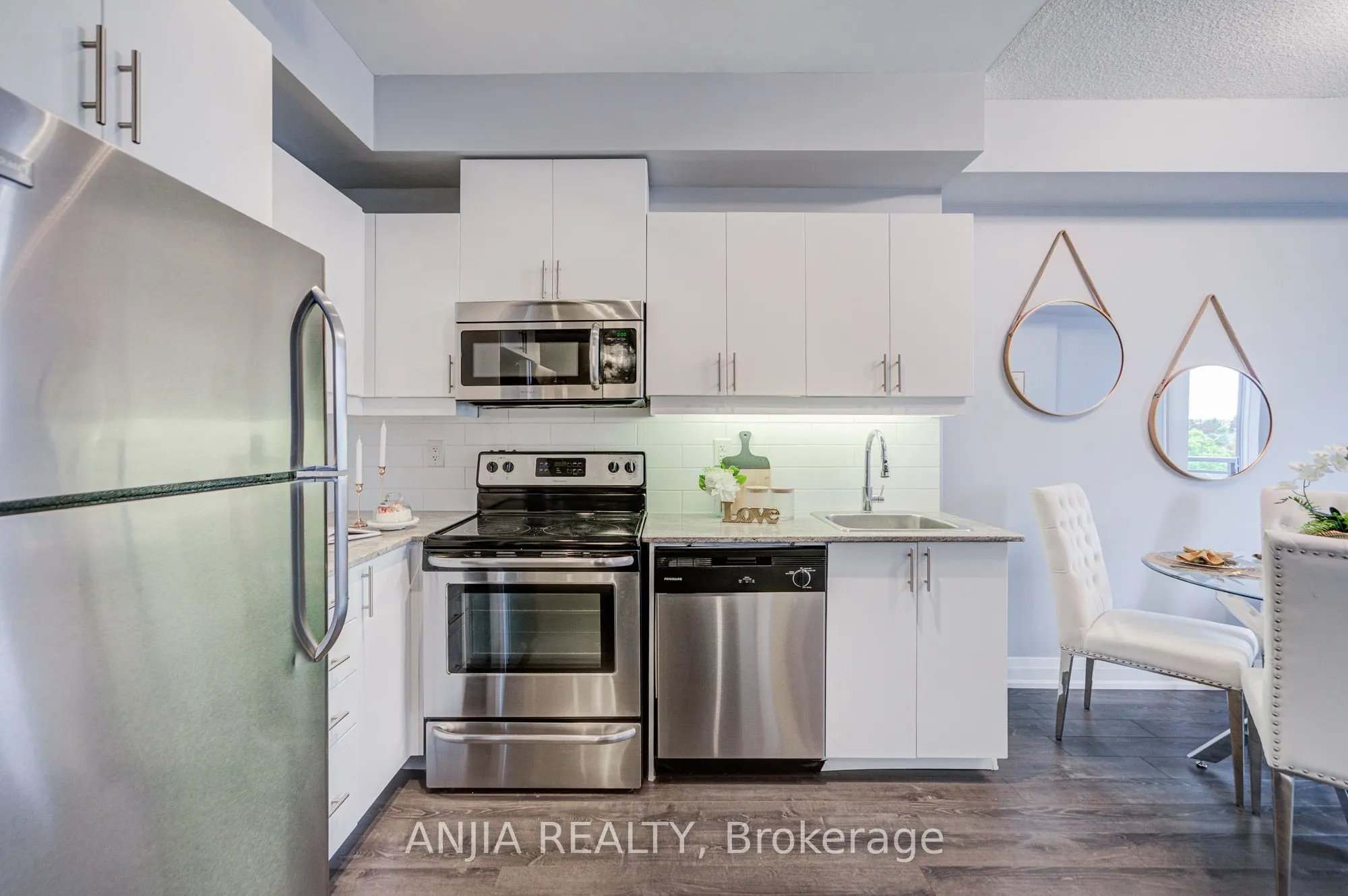 17 Kenaston Gardens #510