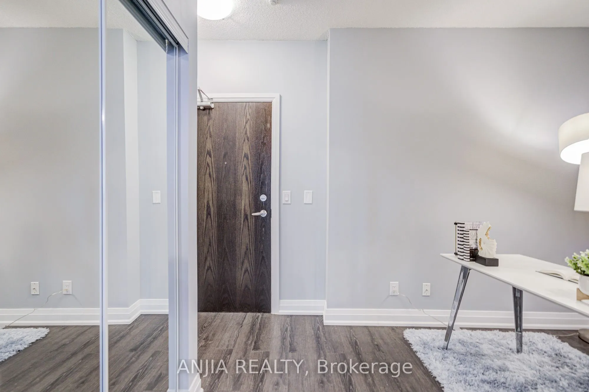 17 Kenaston Gardens #510